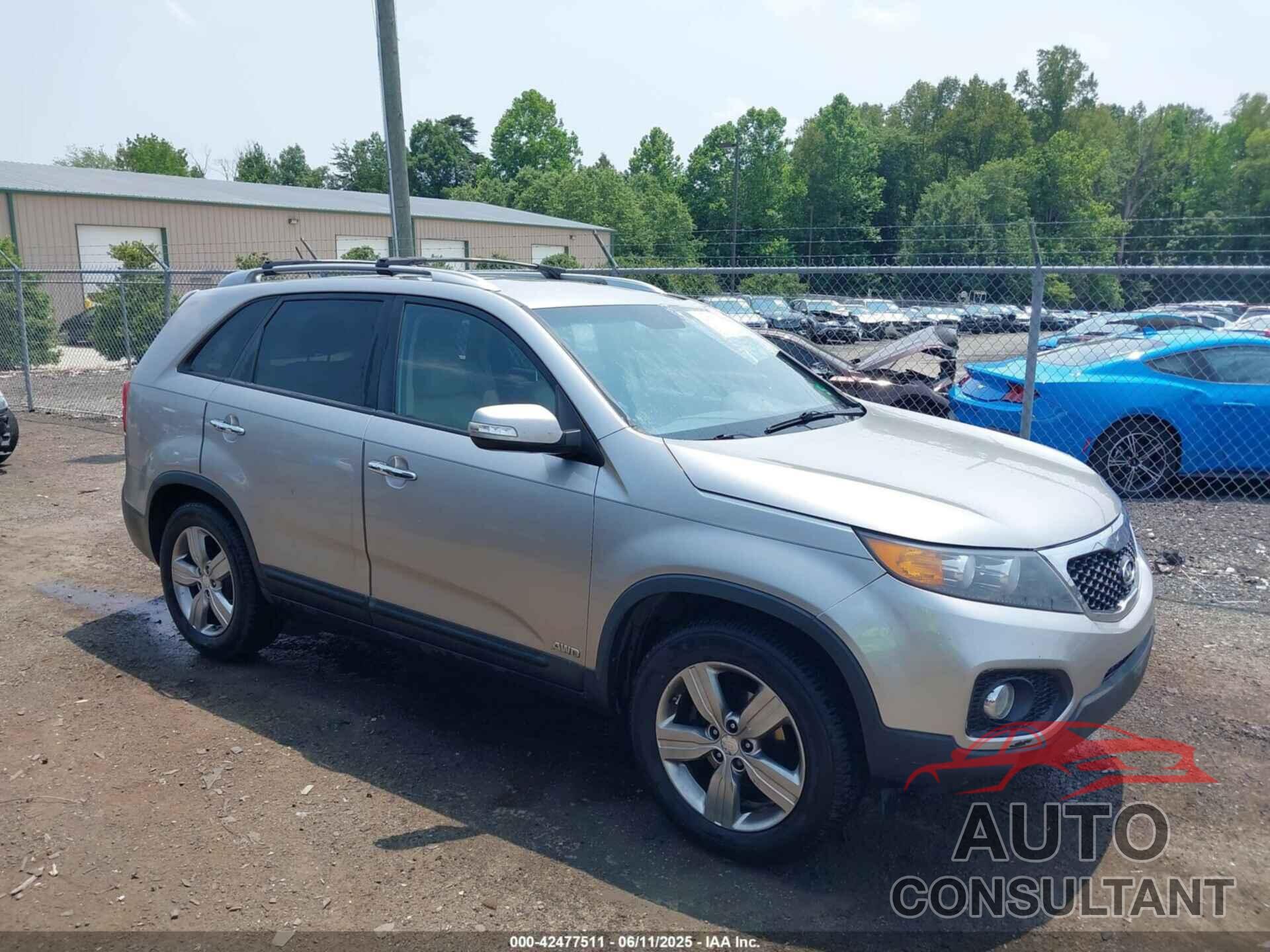 KIA SORENTO 2013 - 5XYKUCA64DG353519