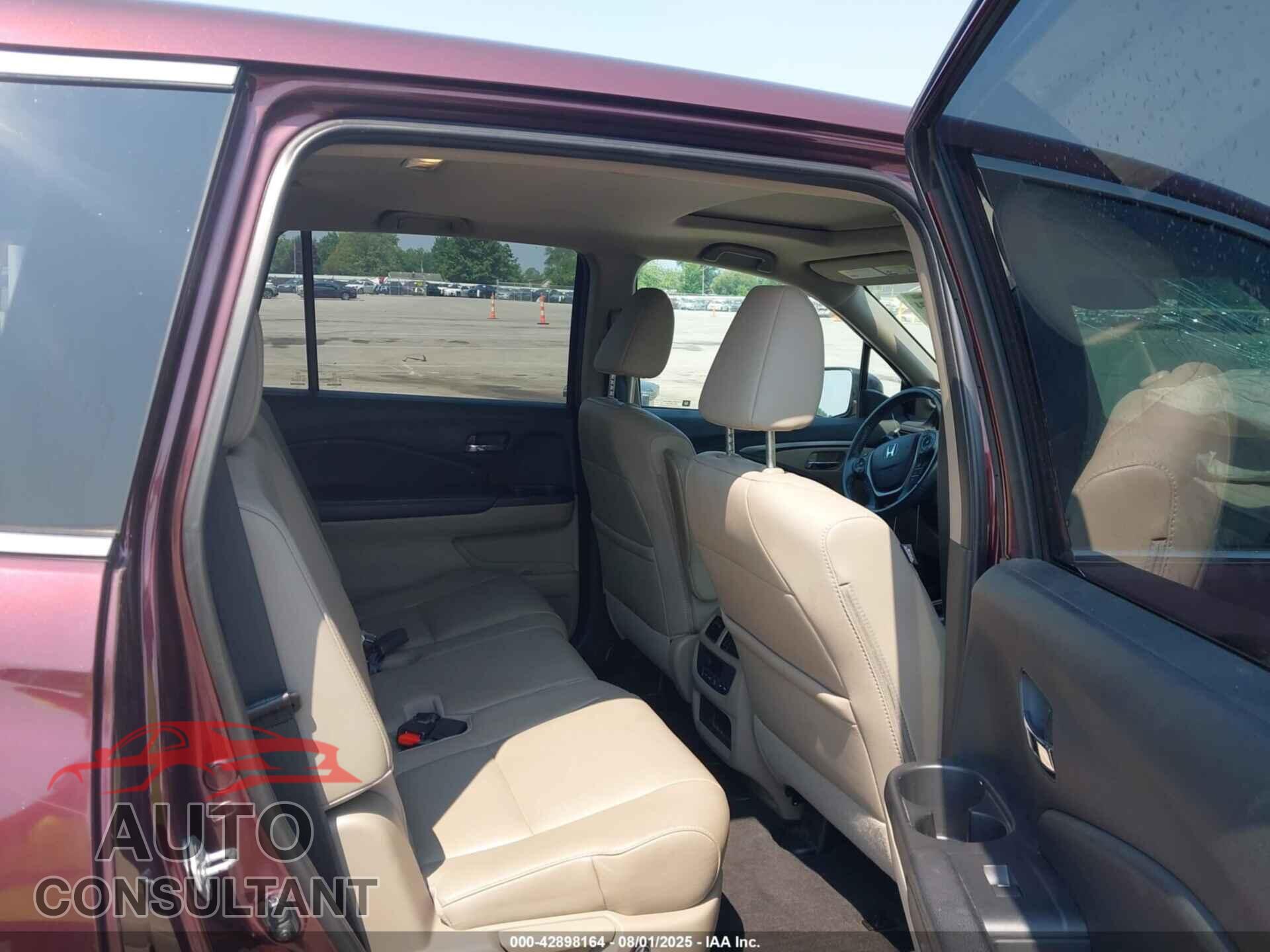 HONDA PILOT 2017 - 5FNYF6H65HB059040