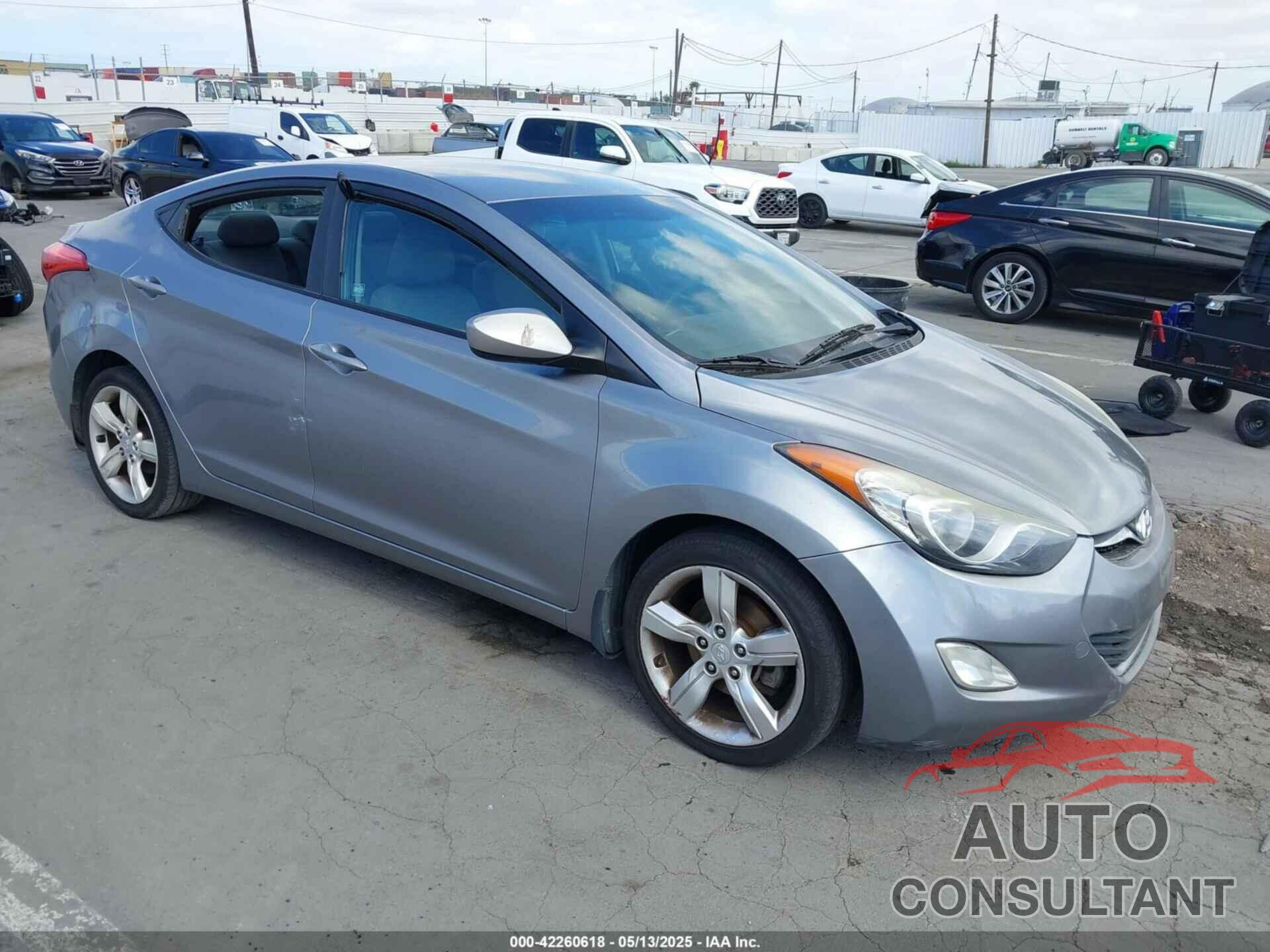 HYUNDAI ELANTRA 2013 - KMHDH4AE5DU737667