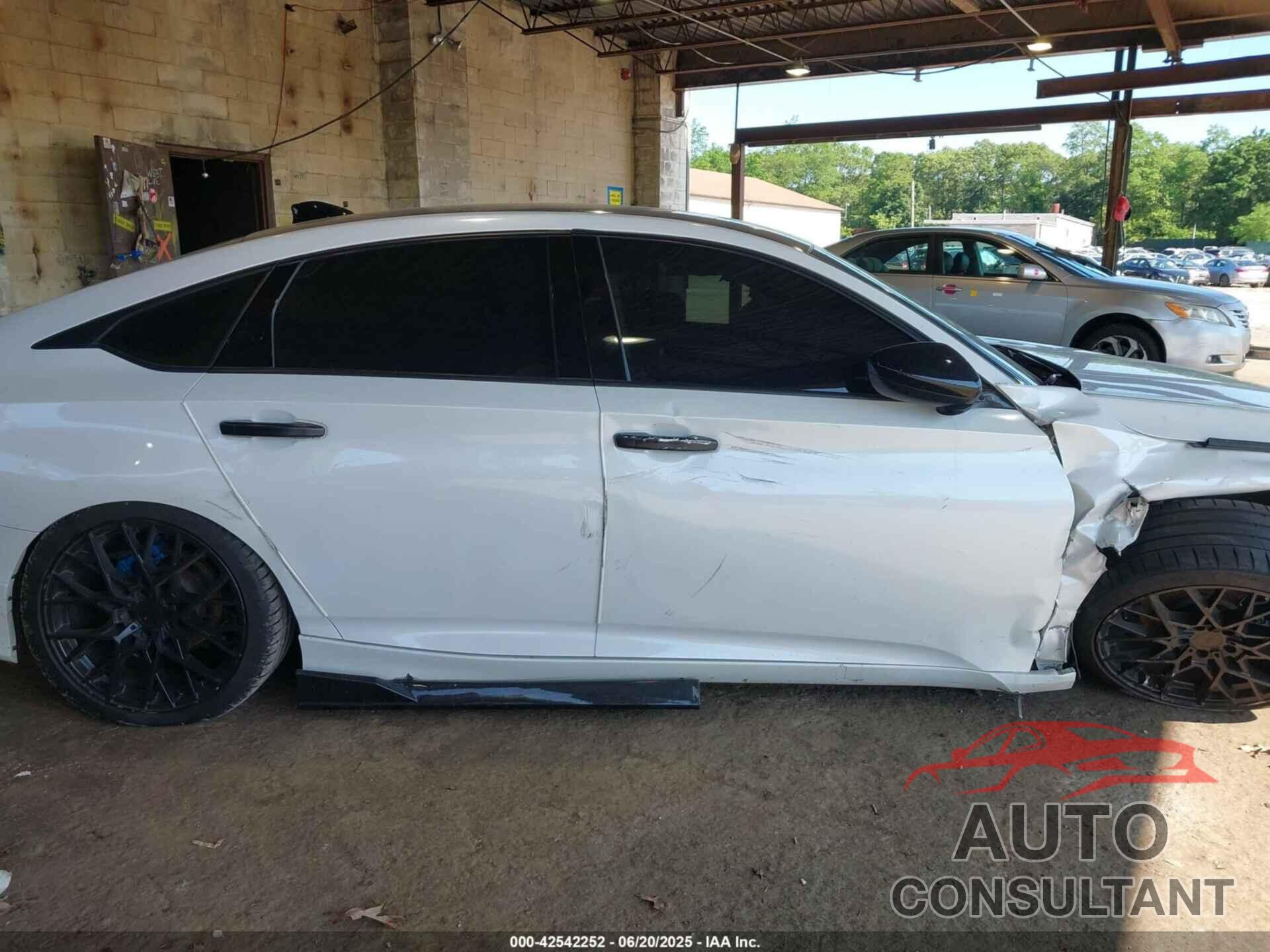 HONDA ACCORD 2022 - 1HGCV1F42NA113255
