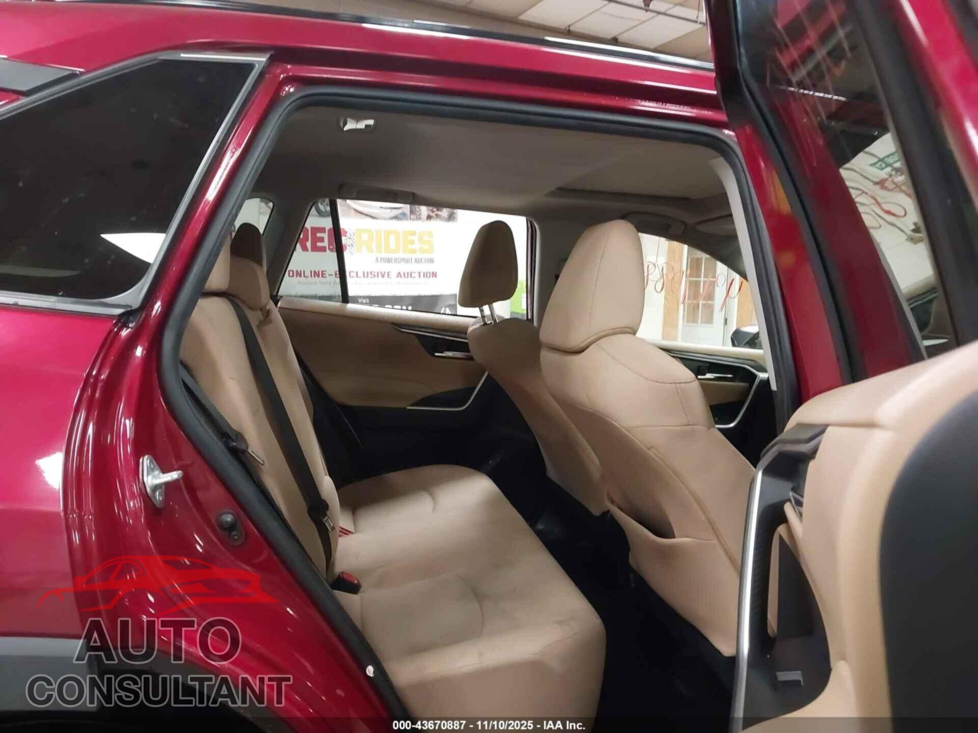 TOYOTA RAV4 2020 - JTMP1RFV8LD524576