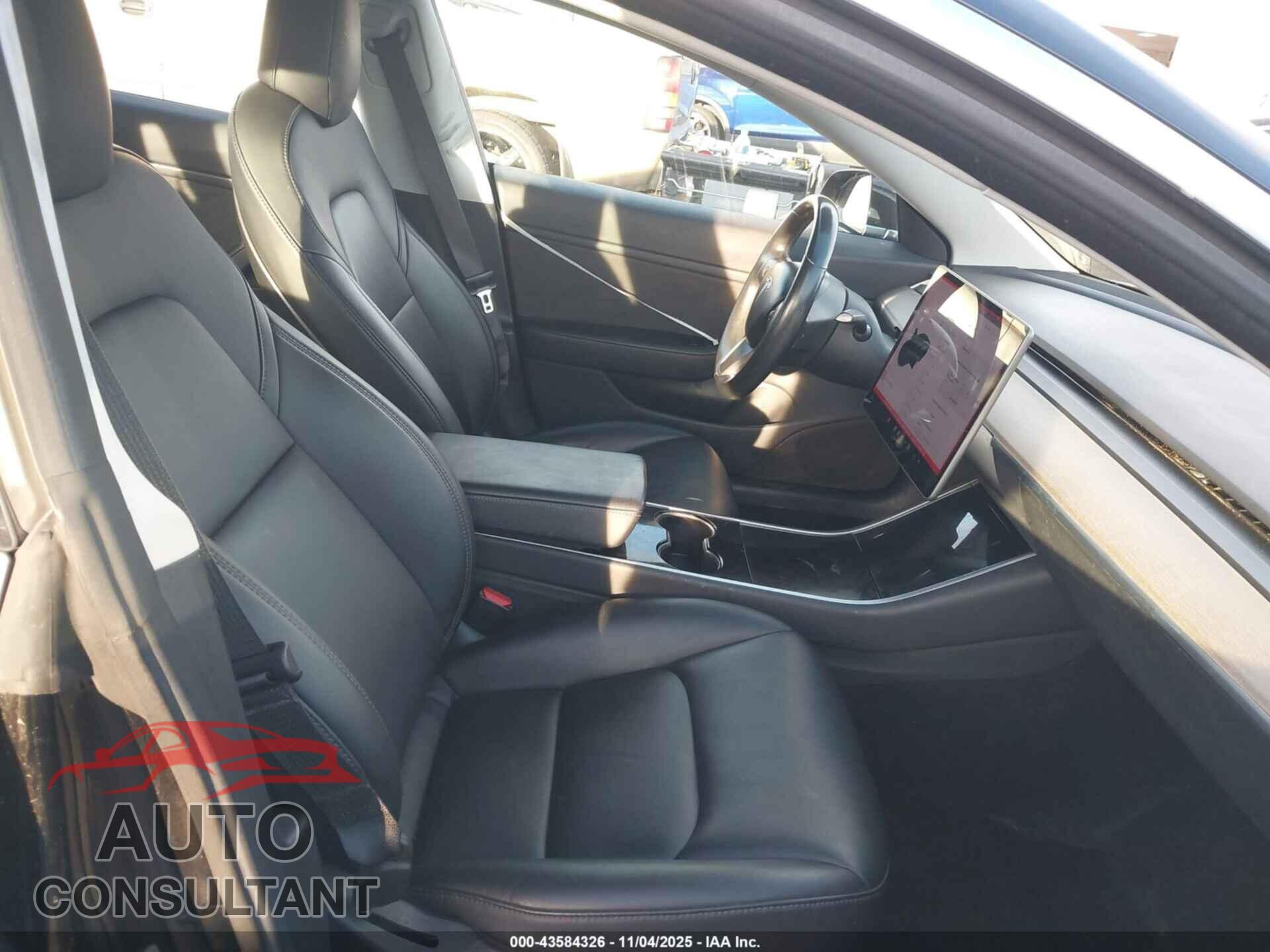 TESLA MODEL 3 2018 - 5YJ3E1EA5JF028014