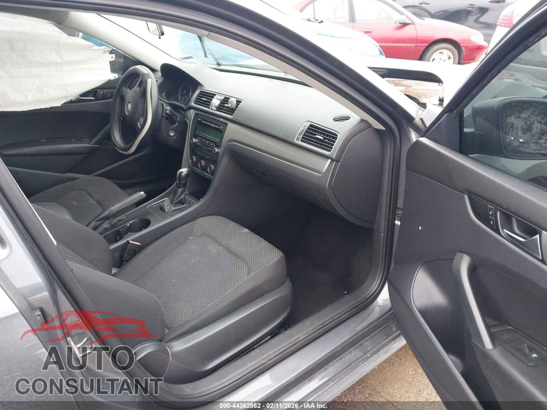 VOLKSWAGEN PASSAT 2013 - 1VWAP7A30DC078037
