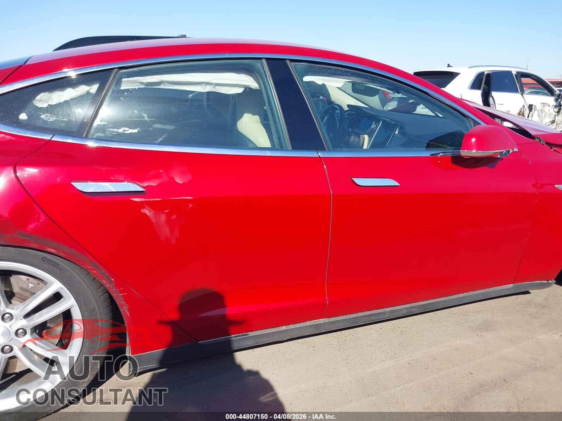TESLA MODEL S 2015 - 5YJSA1E19FF105823