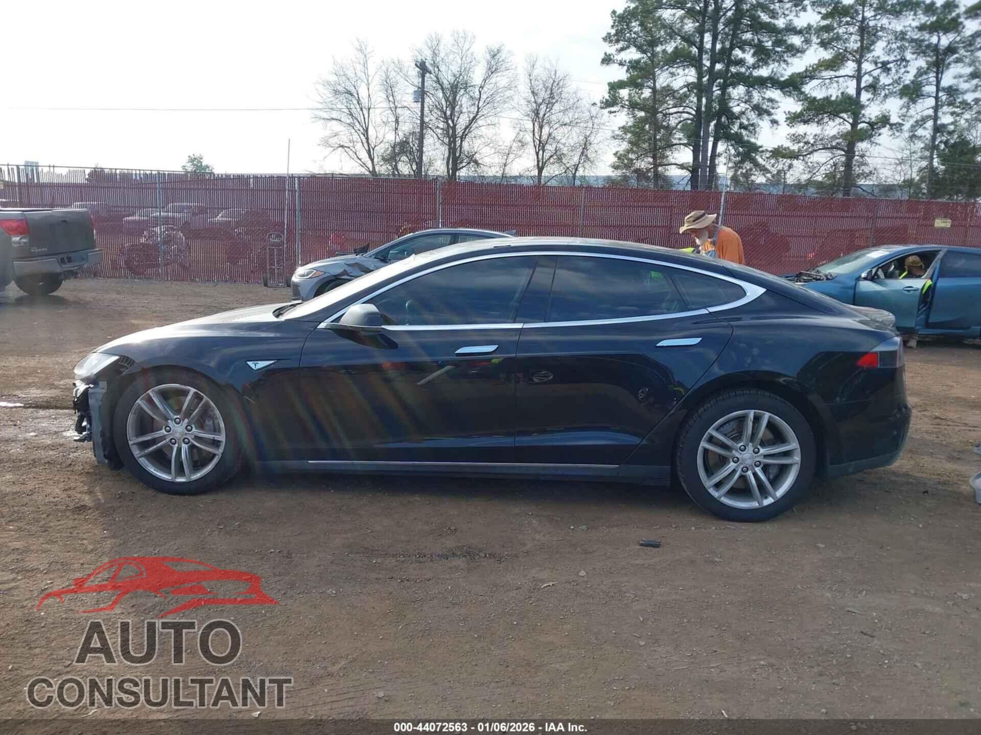 TESLA MODEL S 2014 - 5YJSA1H17EFP36600