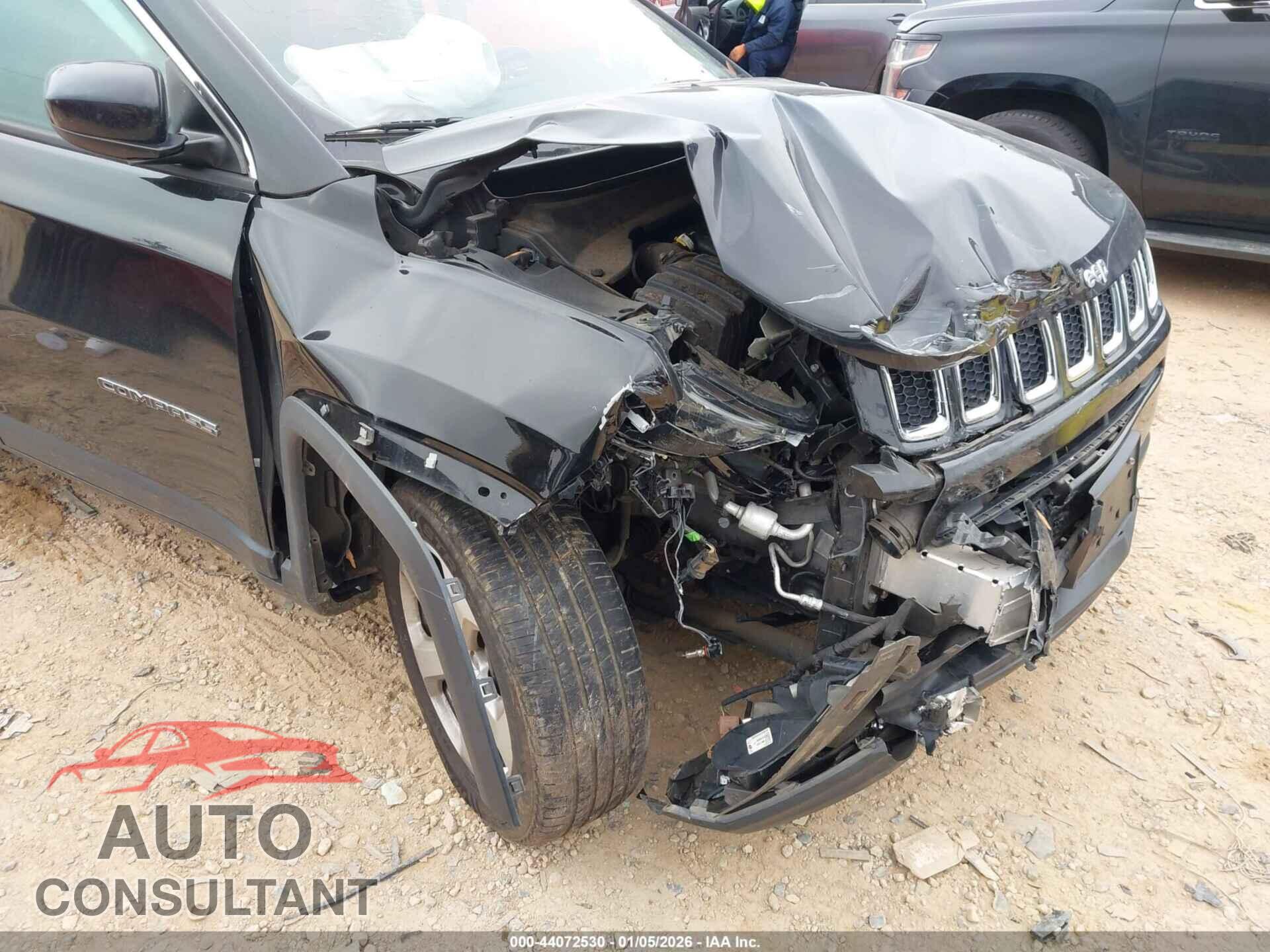 JEEP COMPASS 2018 - 3C4NJDBB2JT270506