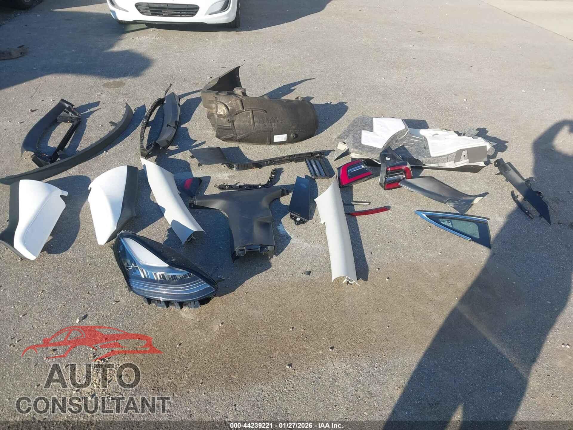 TESLA MODEL 3 2018 - 5YJ3E1EB4JF096703