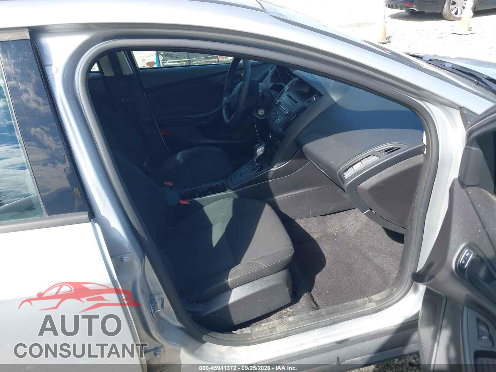 FORD FOCUS 2017 - 1FADP3E25HL332086