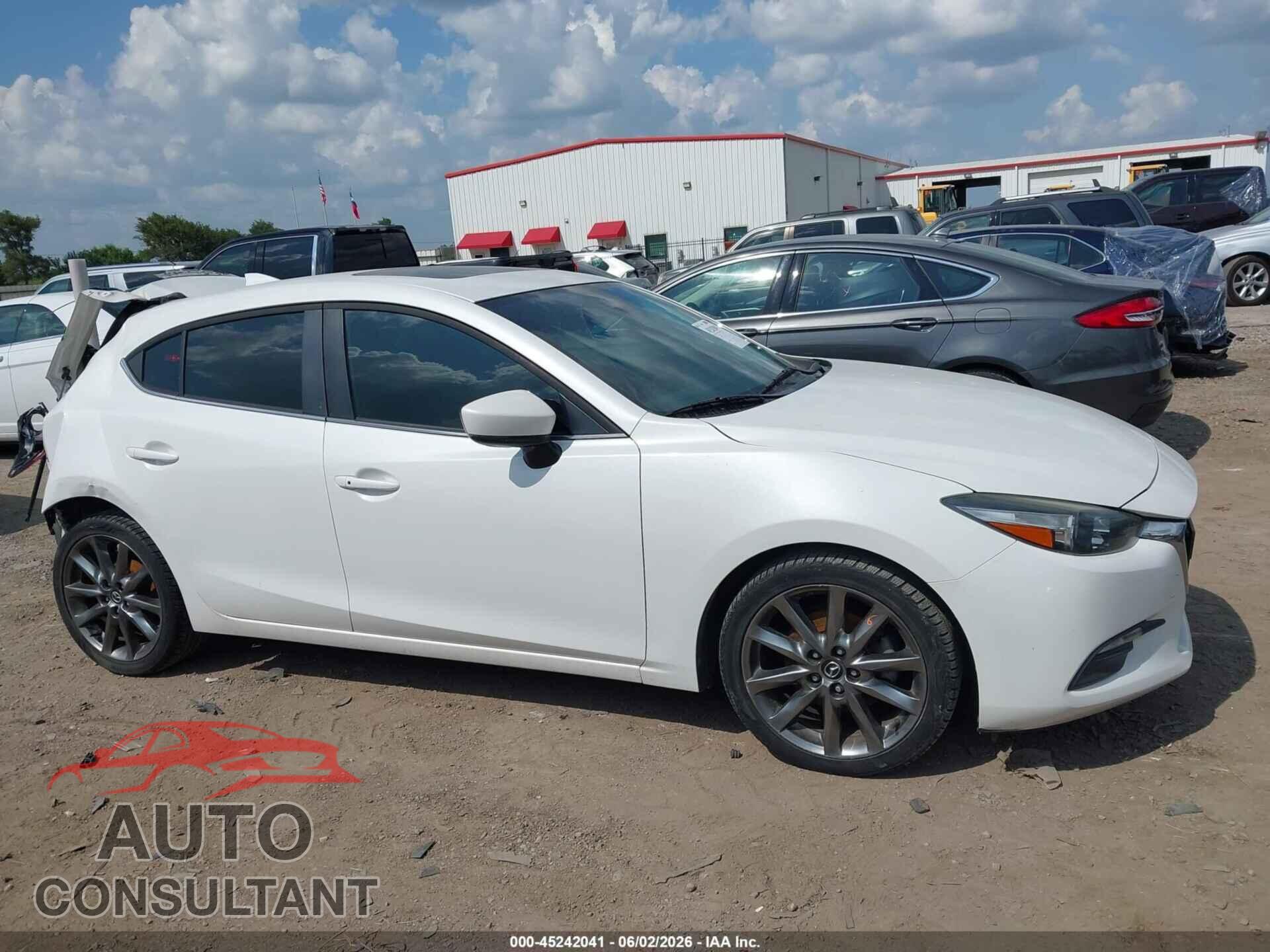MAZDA MAZDA3 2018 - 3MZBN1L33JM190894