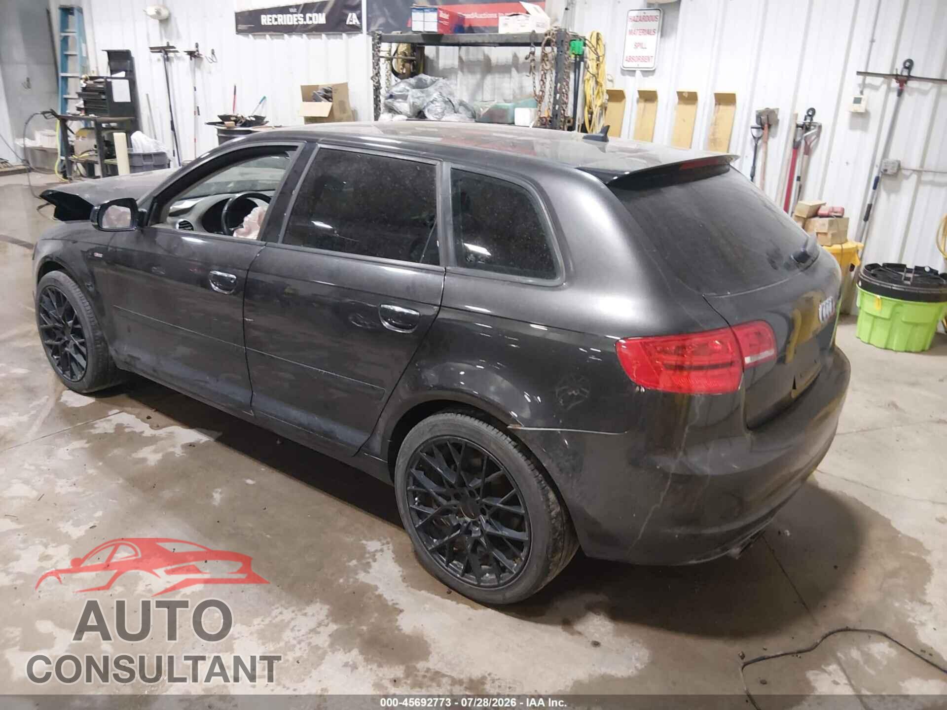 AUDI A3 2011 - WAUDFAFM6BA069172
