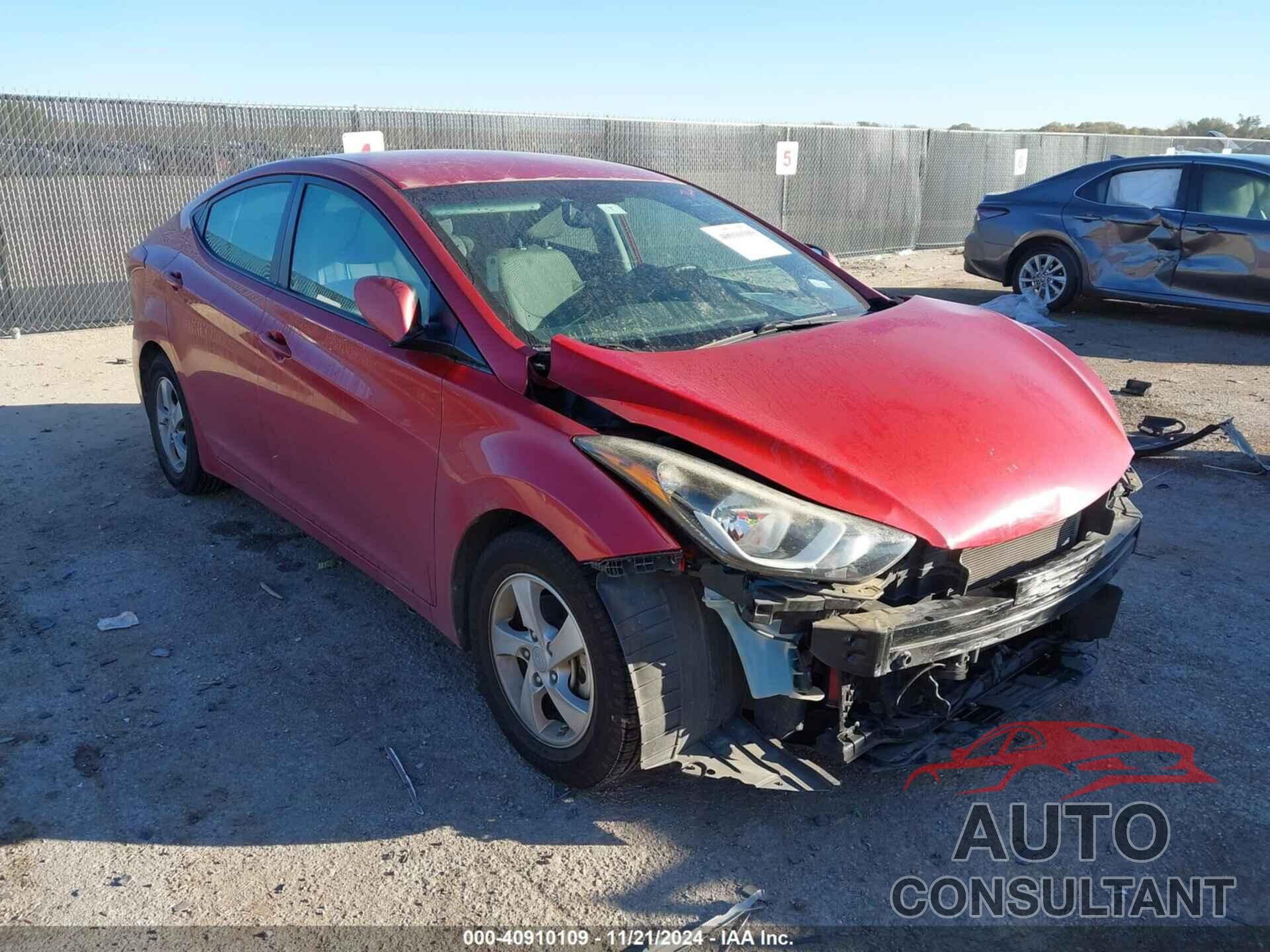 HYUNDAI ELANTRA 2015 - KMHDH4AE2FU455473