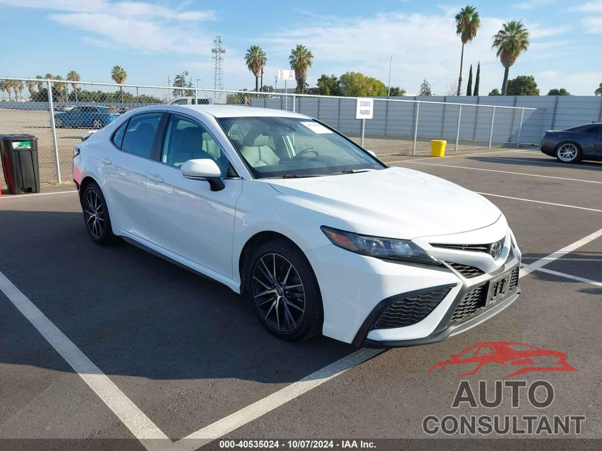 TOYOTA CAMRY 2022 - 4T1G11AK1NU042514
