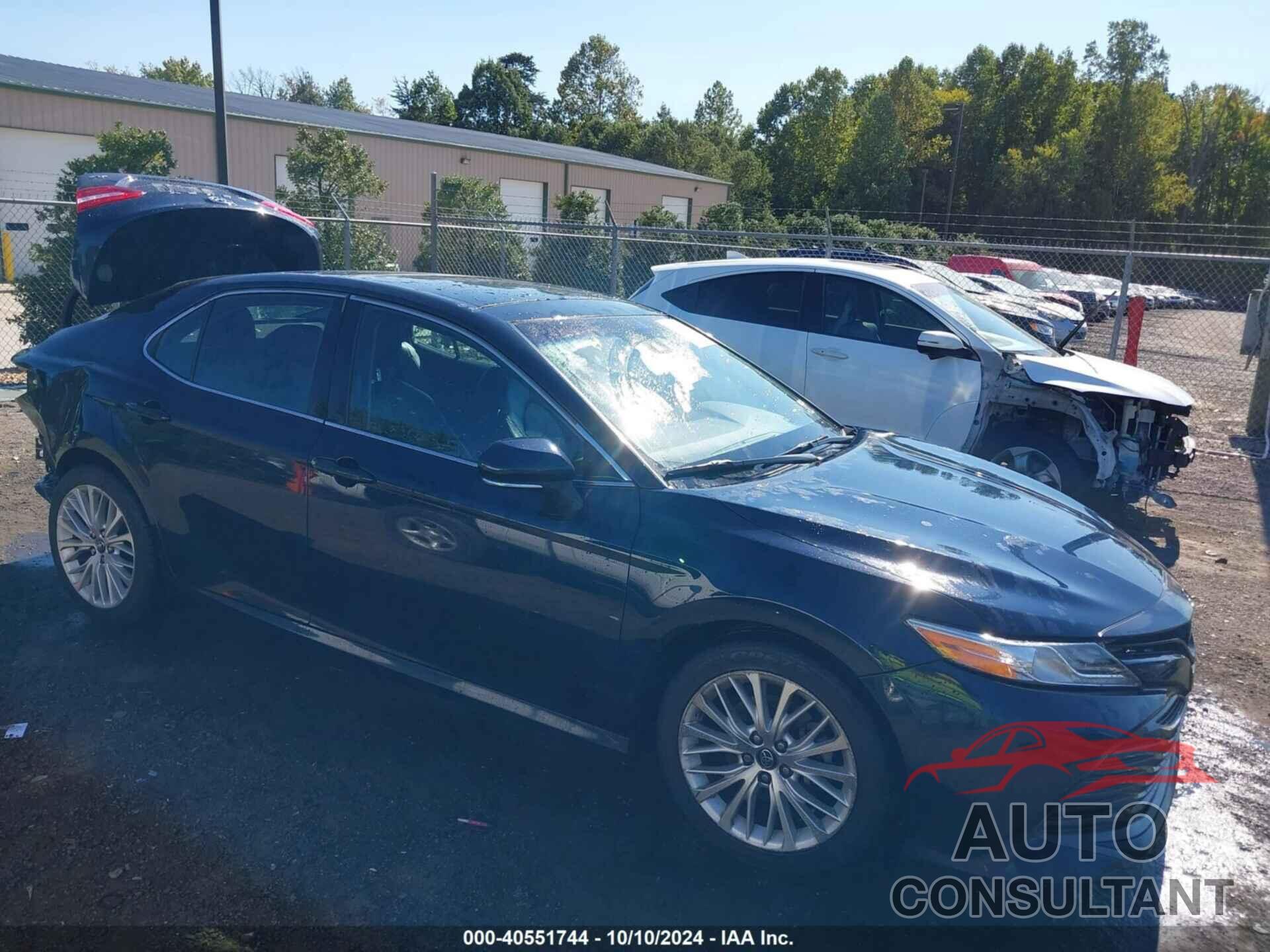 TOYOTA CAMRY 2018 - 4T1B11HK4JU533816