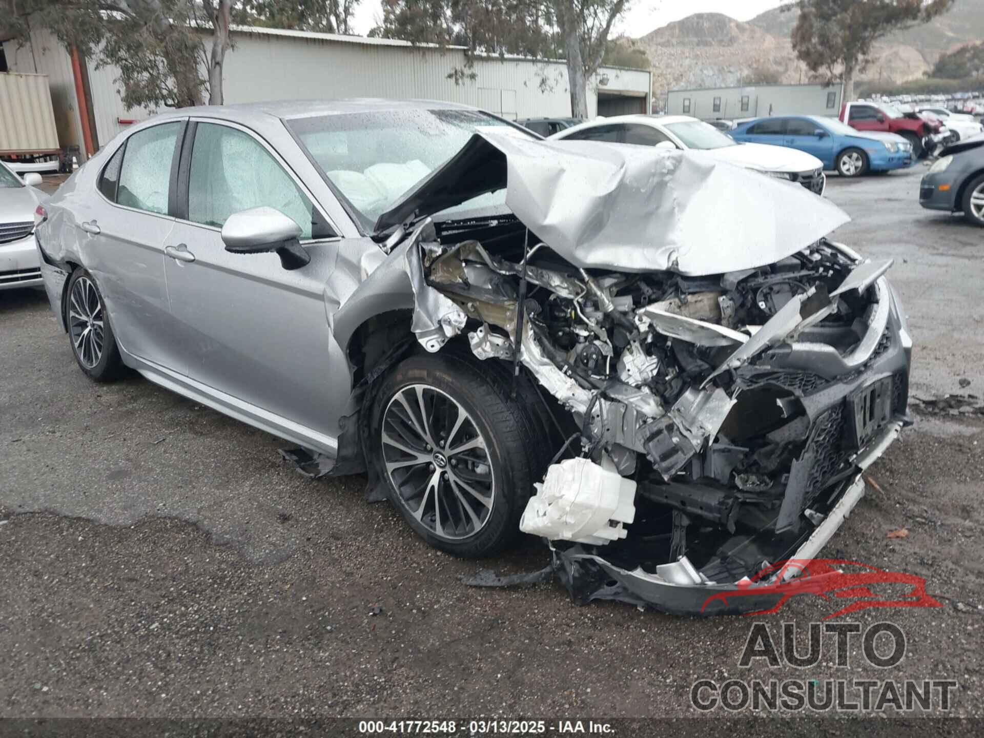 TOYOTA CAMRY 2018 - 4T1B11HK8JU102413