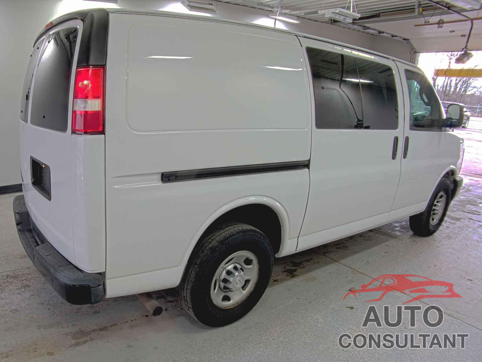 CHEVROLET EXPRESS G2500 2017 - 1GCWGAFF4H1184176