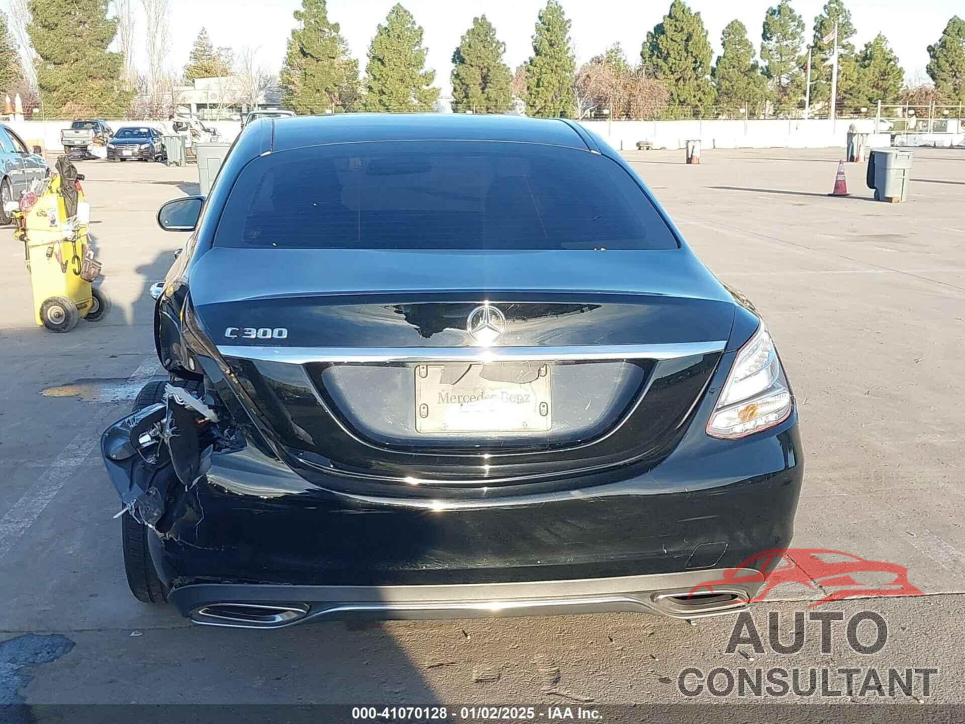 MERCEDES-BENZ C 300 2018 - 55SWF4JB7JU235626