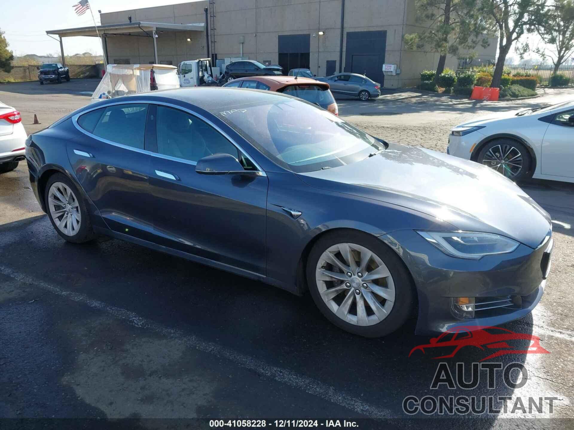 TESLA MODEL S 2017 - 5YJSA1E17HF221525