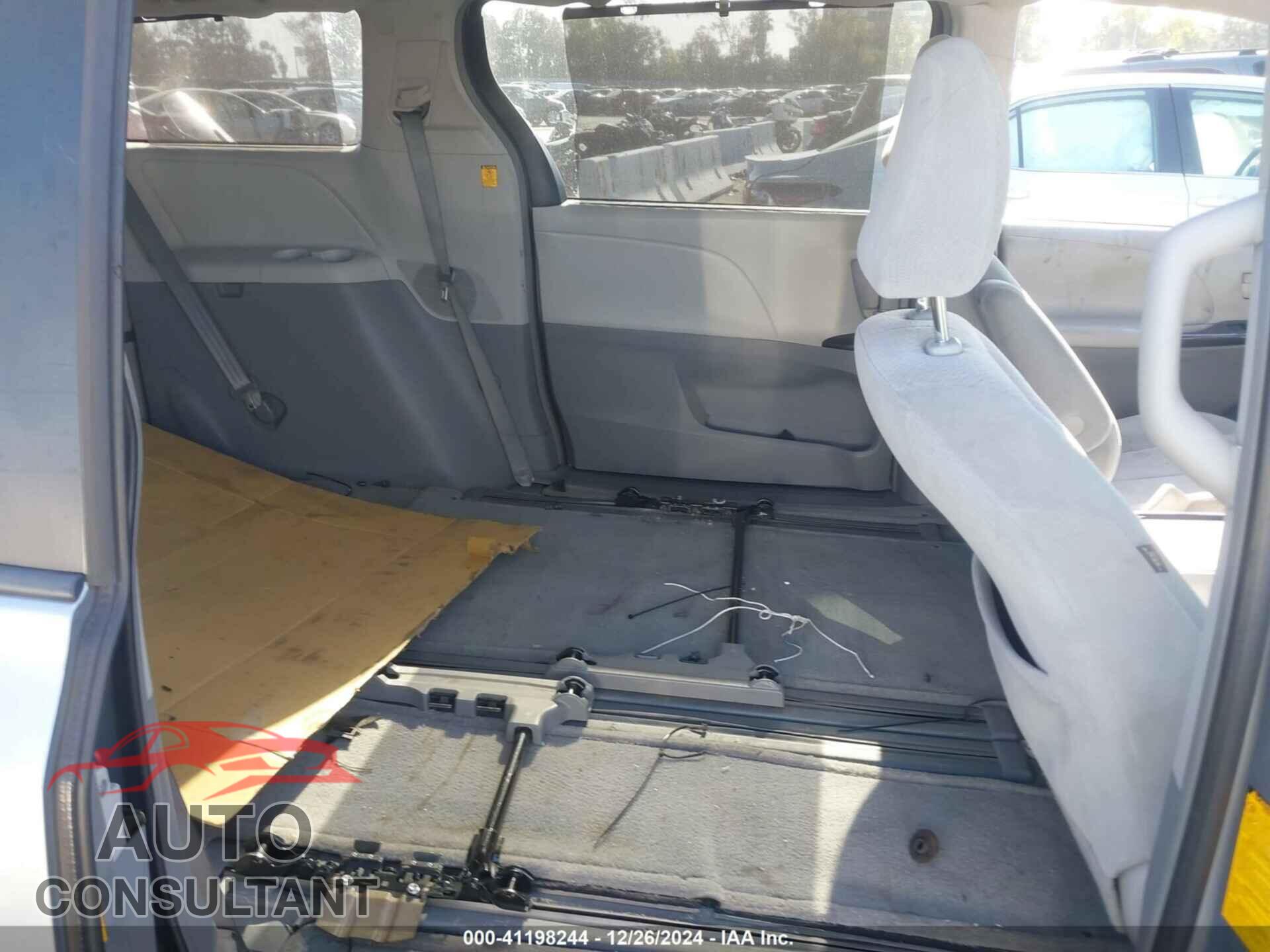 TOYOTA SIENNA 2013 - 5TDKK3DC8DS348334