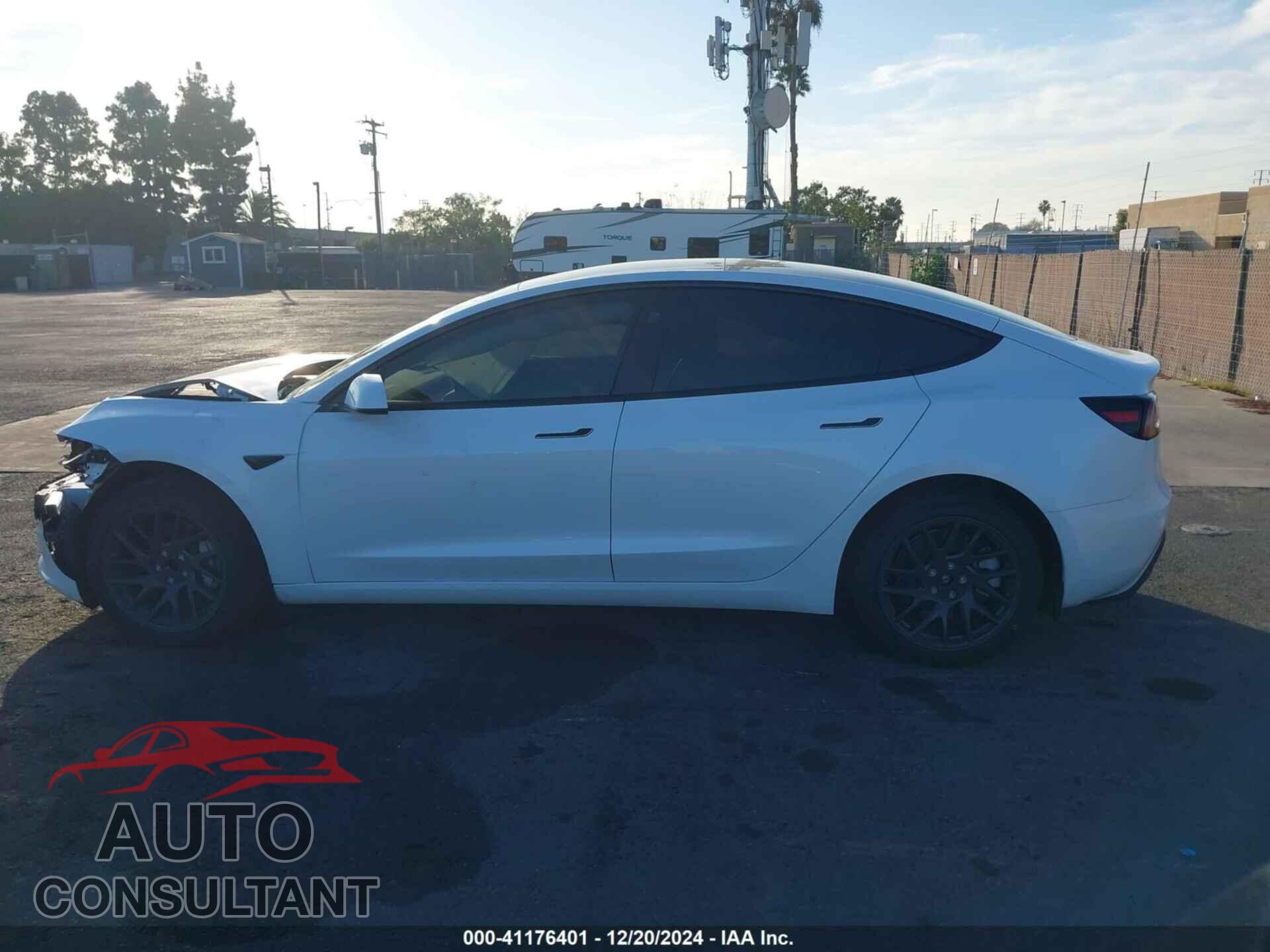 TESLA MODEL 3 2024 - 5YJ3E1EA0RF826237