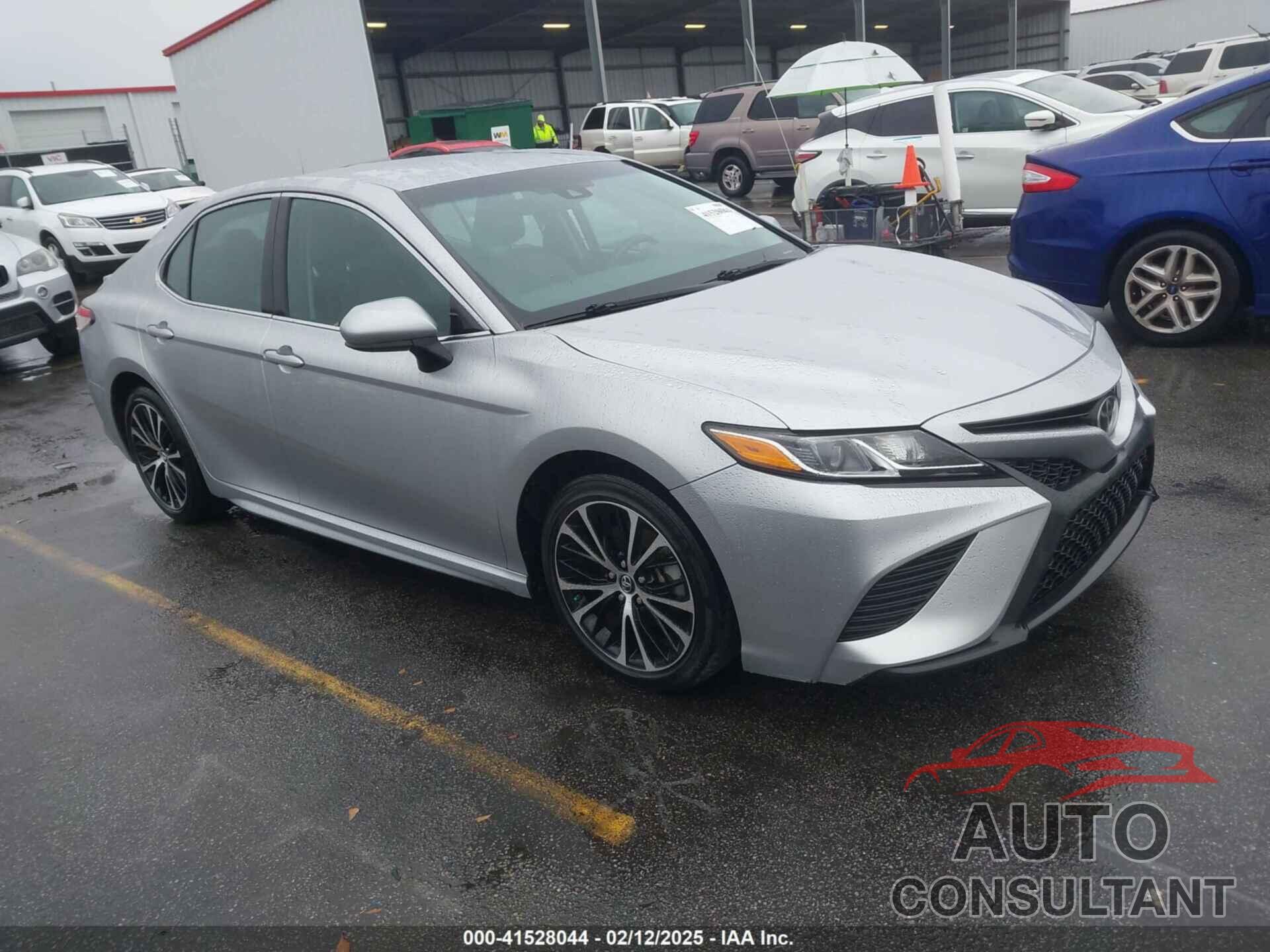 TOYOTA CAMRY 2018 - 4T1B11HK6JU040462