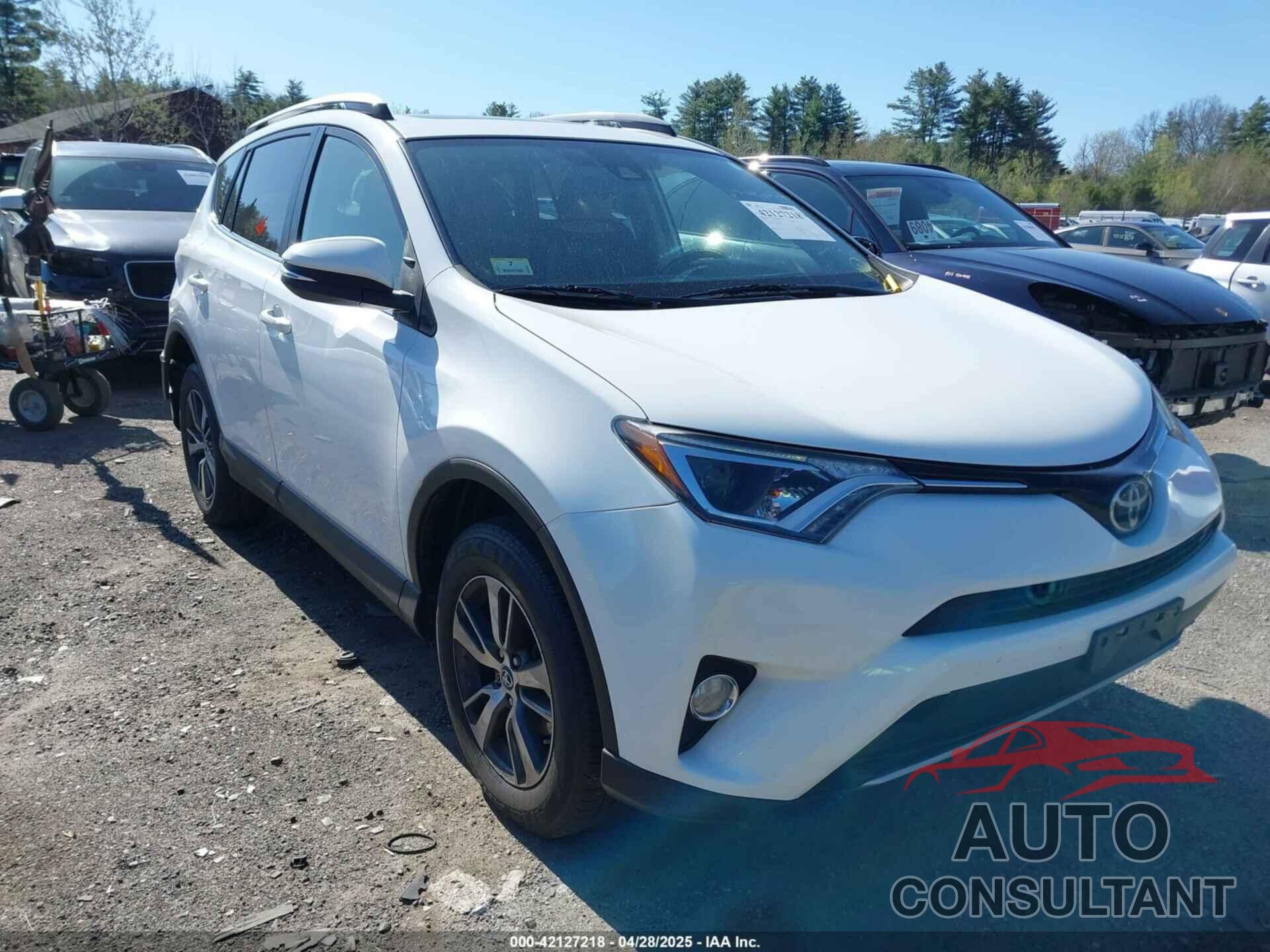 TOYOTA RAV4 2017 - JTMRFREV1HJ119678