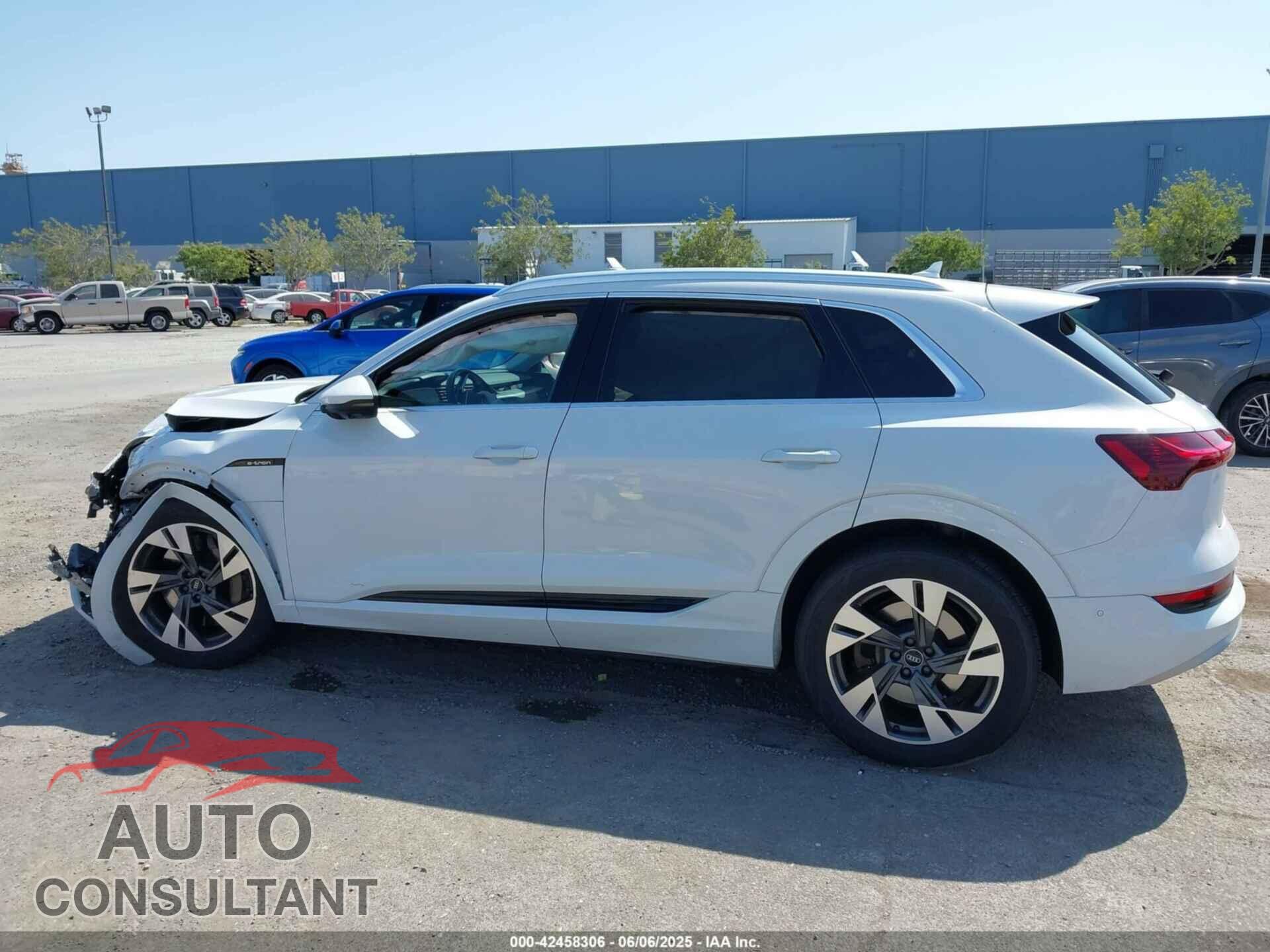 AUDI E-TRON 2021 - WA1LAAGE2MB039596