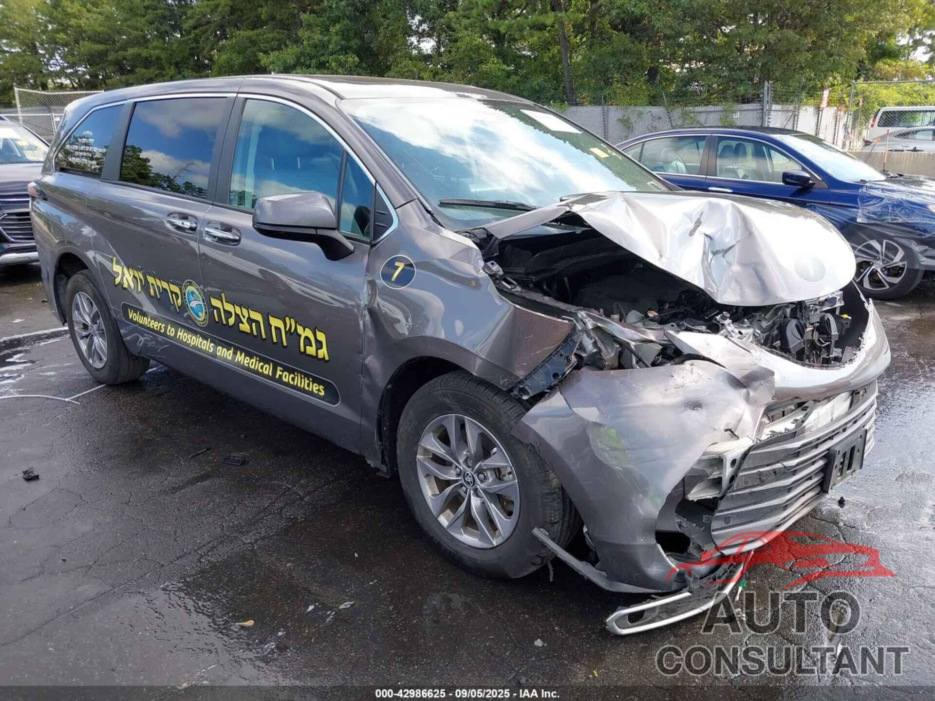 TOYOTA SIENNA 2023 - 5TDYRKEC9PS152552