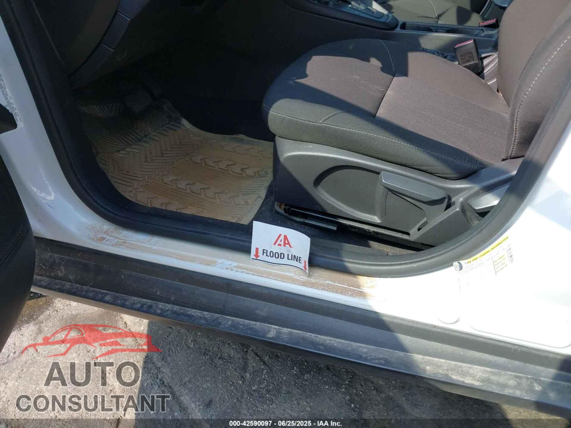 FORD FOCUS 2016 - 1FADP3F26GL247657
