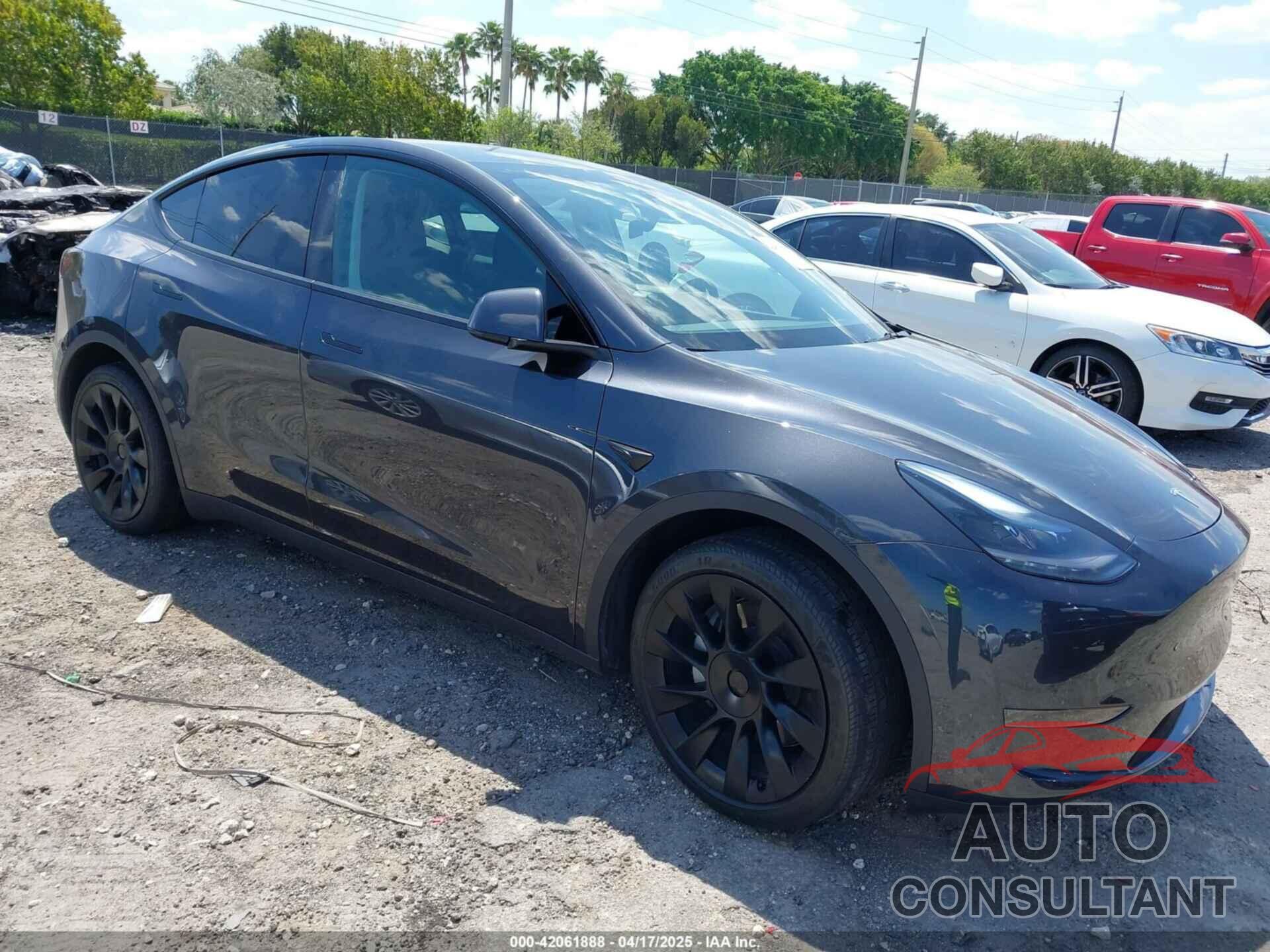 TESLA MODEL Y 2024 - 7SAYGDED3RF019063