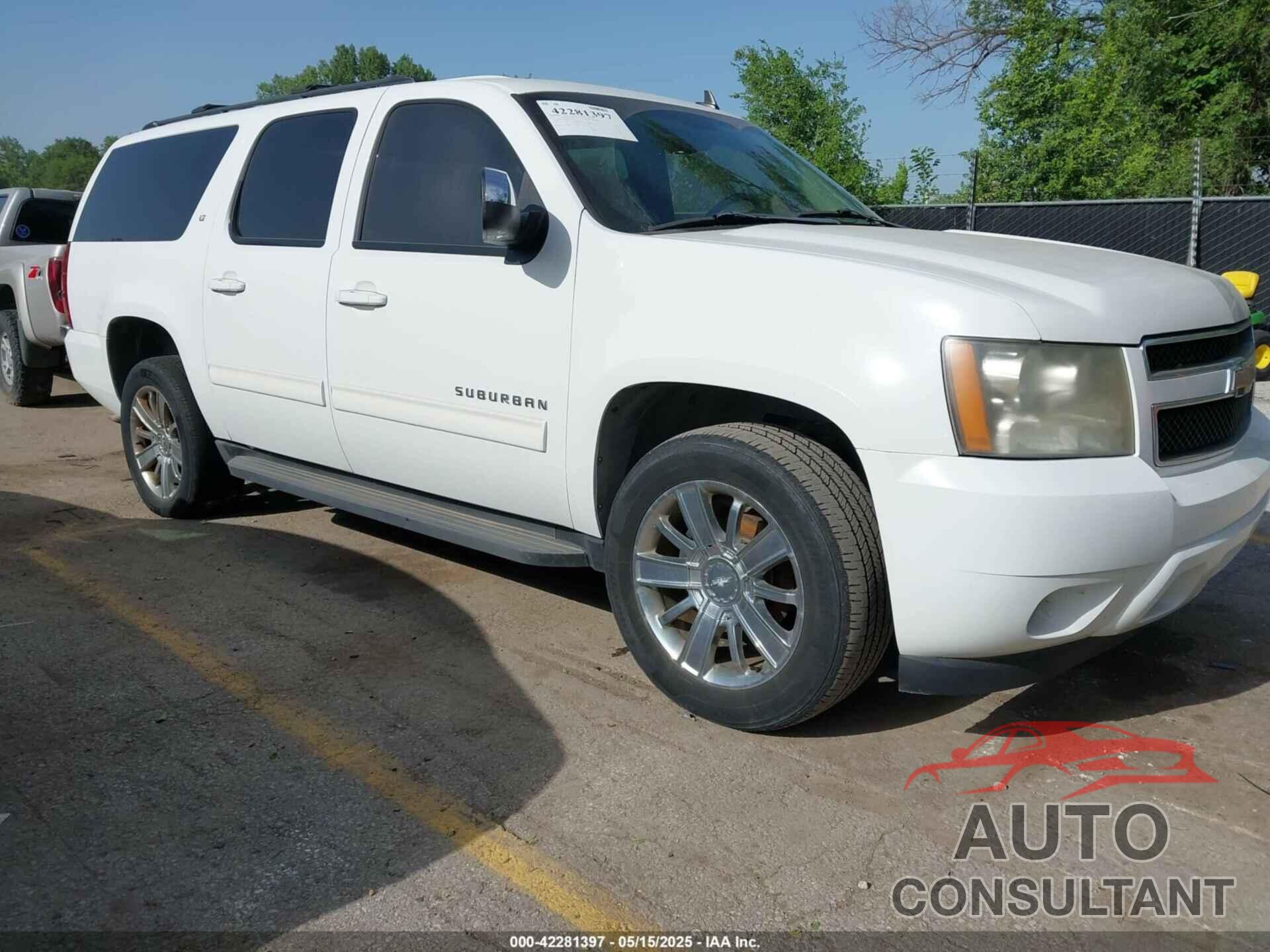 CHEVROLET SUBURBAN 1500 2011 - 1GNSKJE32BR345080