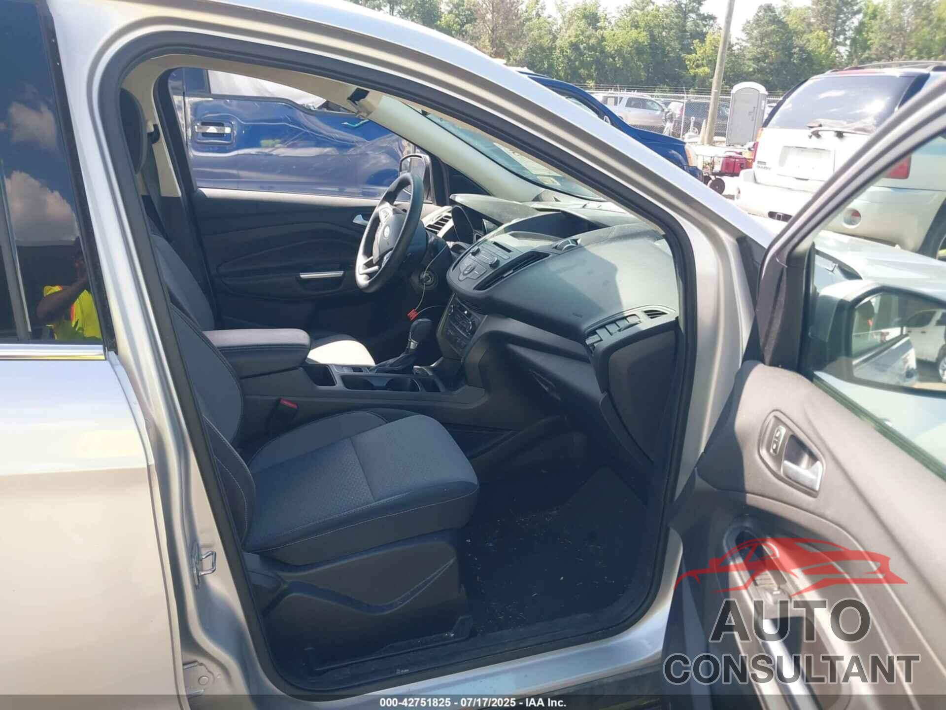 FORD ESCAPE 2017 - 1FMCU9GD0HUD01589