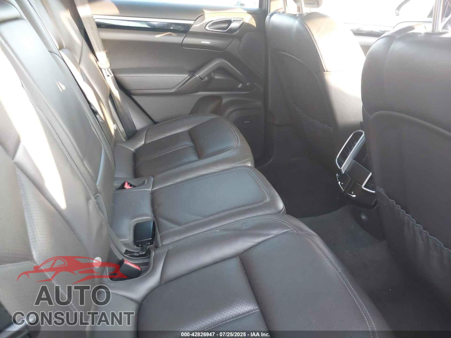 PORSCHE CAYENNE 2016 - WP1AA2A26GLA04493
