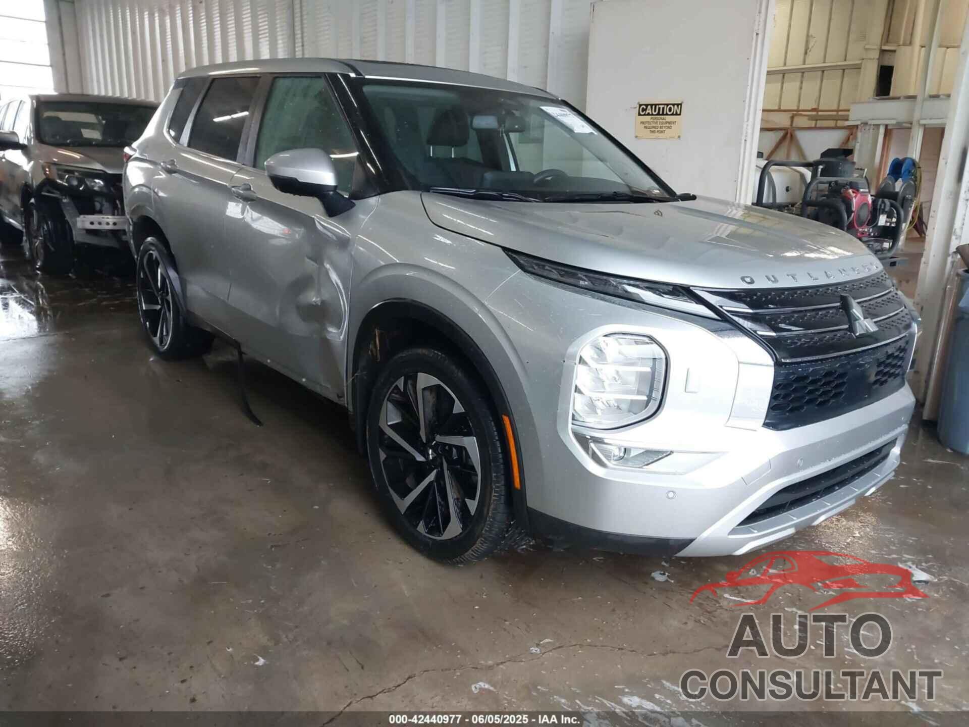 MITSUBISHI OUTLANDER 2023 - JA4J4UA89PZ049640