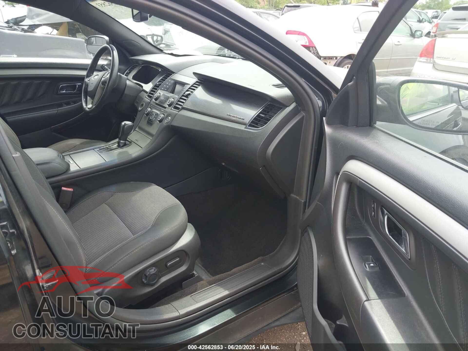FORD TAURUS 2015 - 1FAHP2E80FG192017