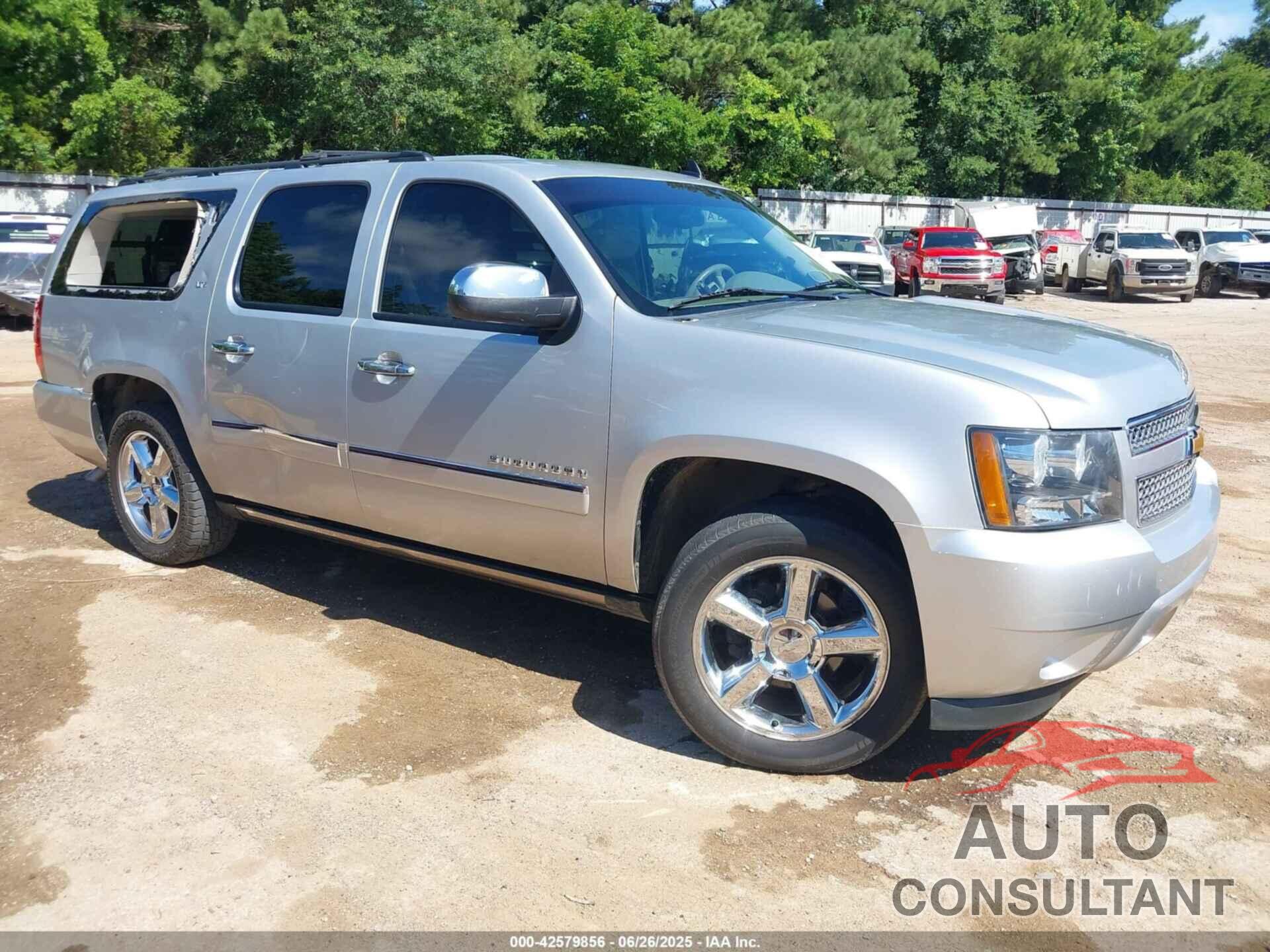 CHEVROLET SUBURBAN 1500 2013 - 1GNSCKE07DR108483