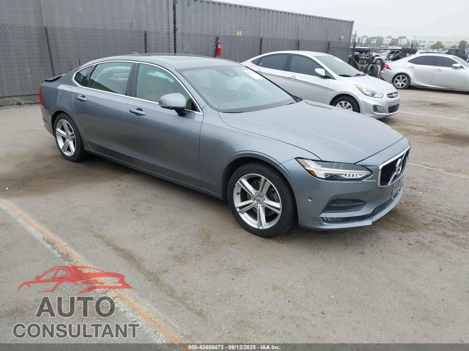 VOLVO S90 2018 - LVY982MK7JP028371