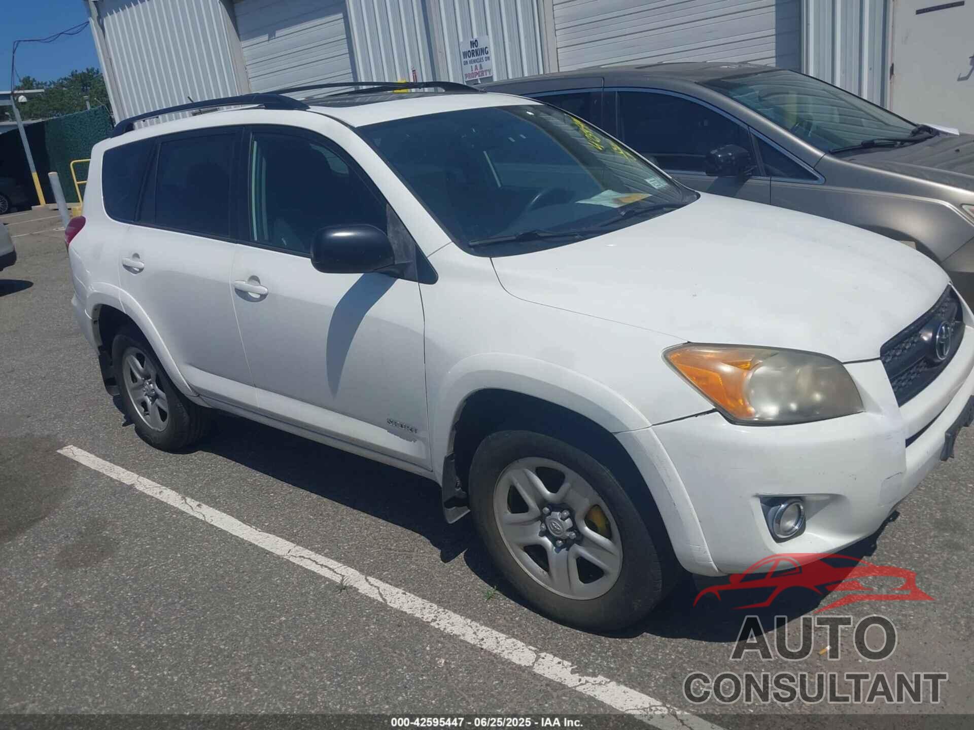 TOYOTA RAV4 2009 - JTMBF32V19D014769