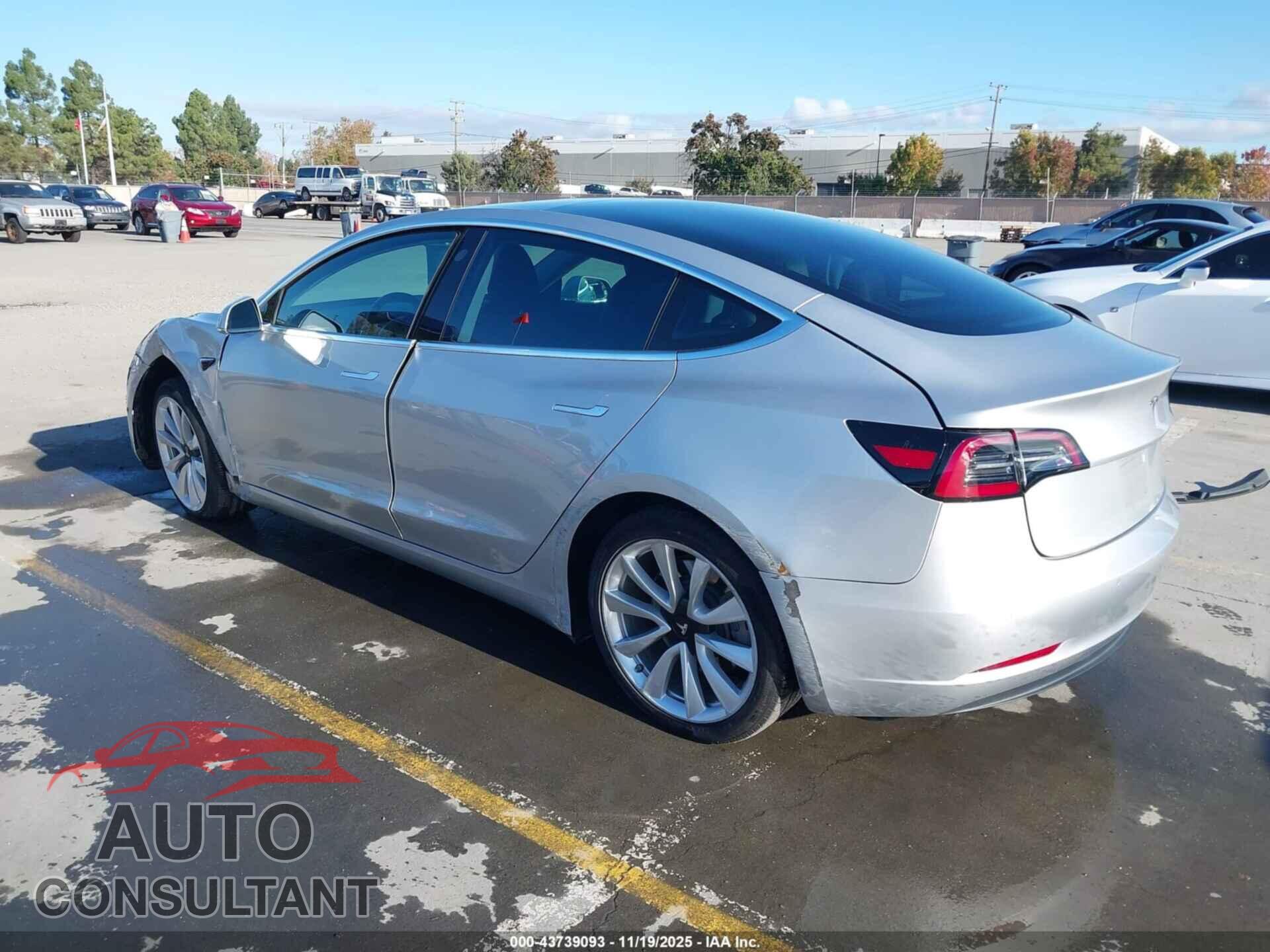 TESLA MODEL 3 2018 - 5YJ3E1EA5JF061059