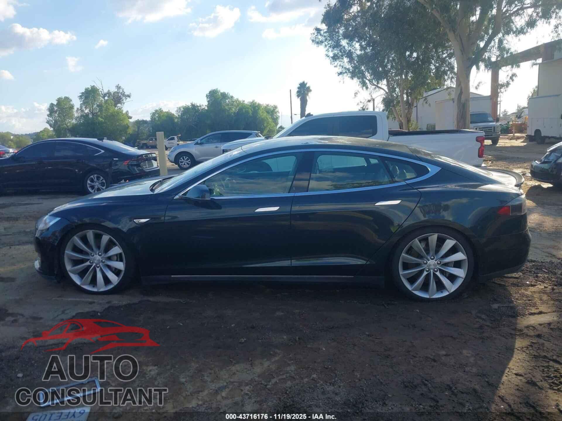 TESLA MODEL S 2013 - 5YJSA1DP0DFP04659