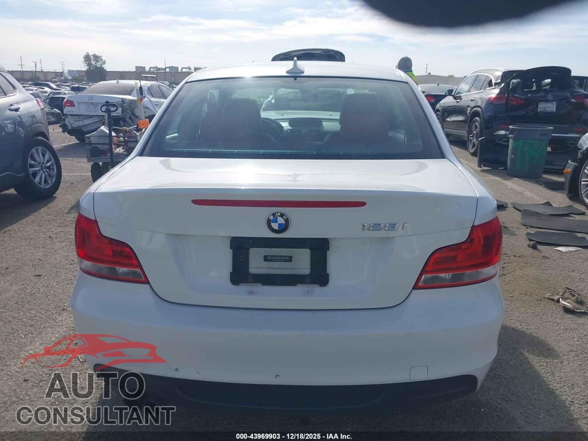 BMW 128I 2013 - WBAUP9C54DVS94405