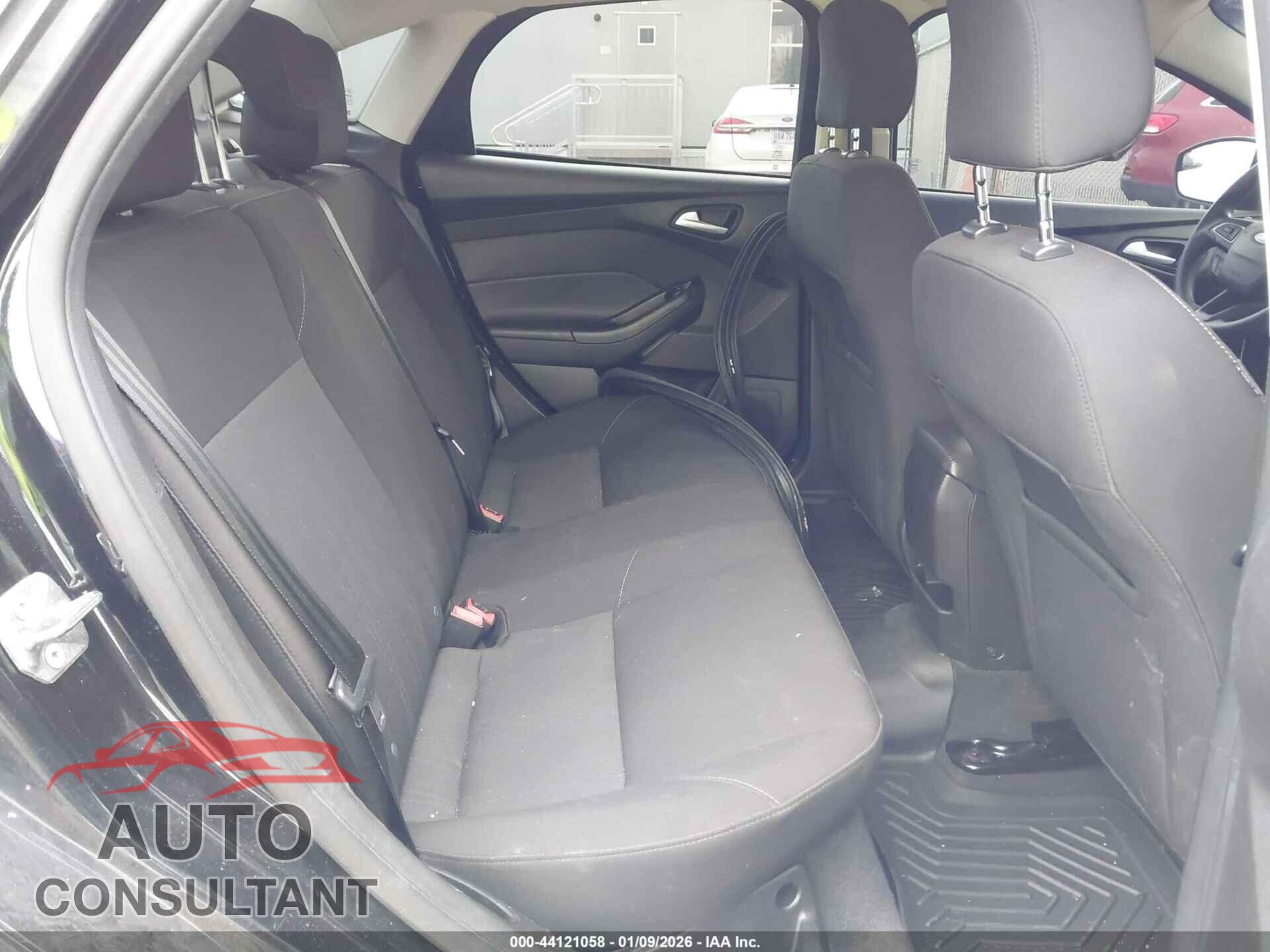 FORD FOCUS 2015 - 1FADP3FE7FL209346