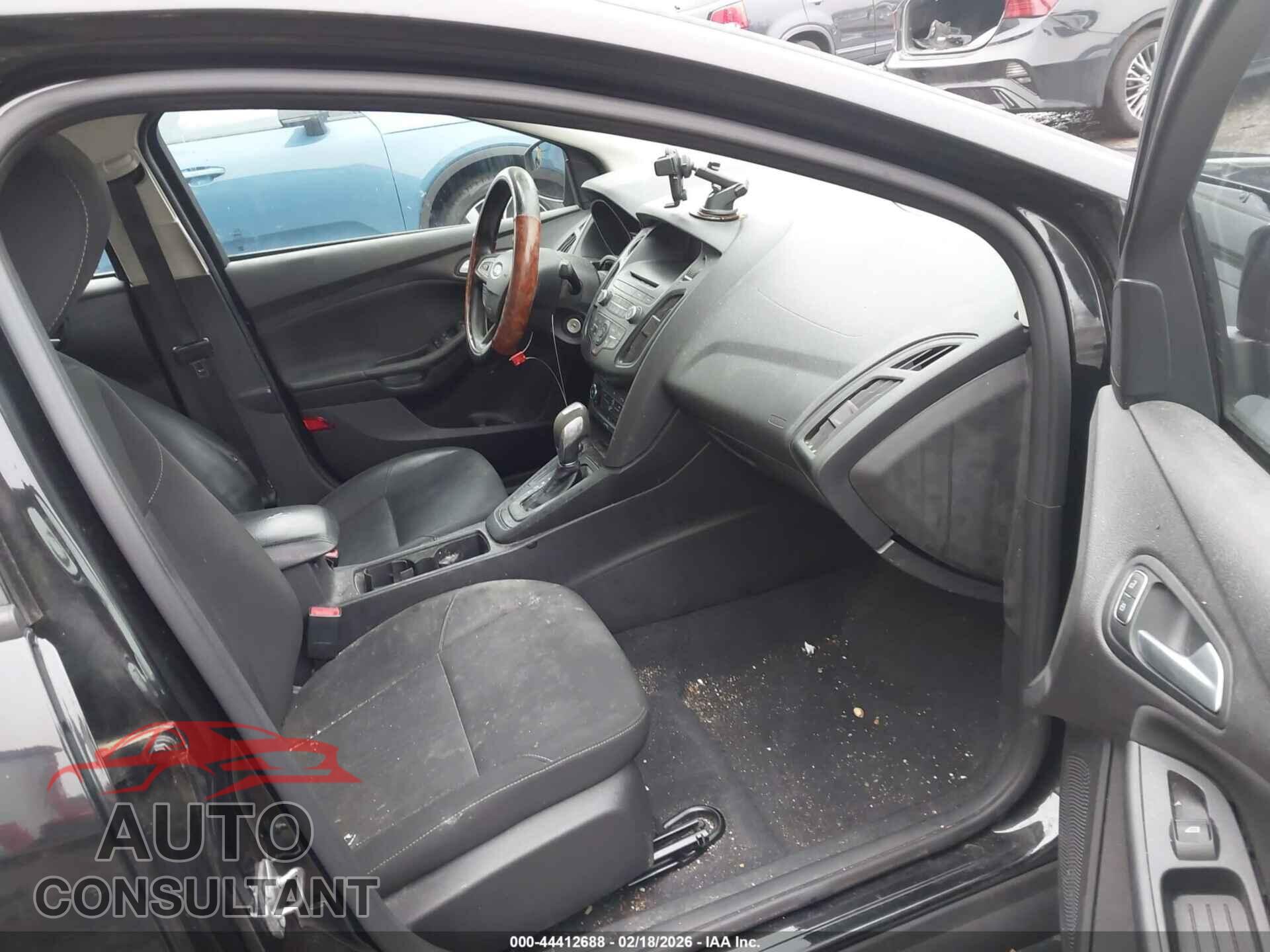 FORD FOCUS 2015 - 1FADP3F23FL258775