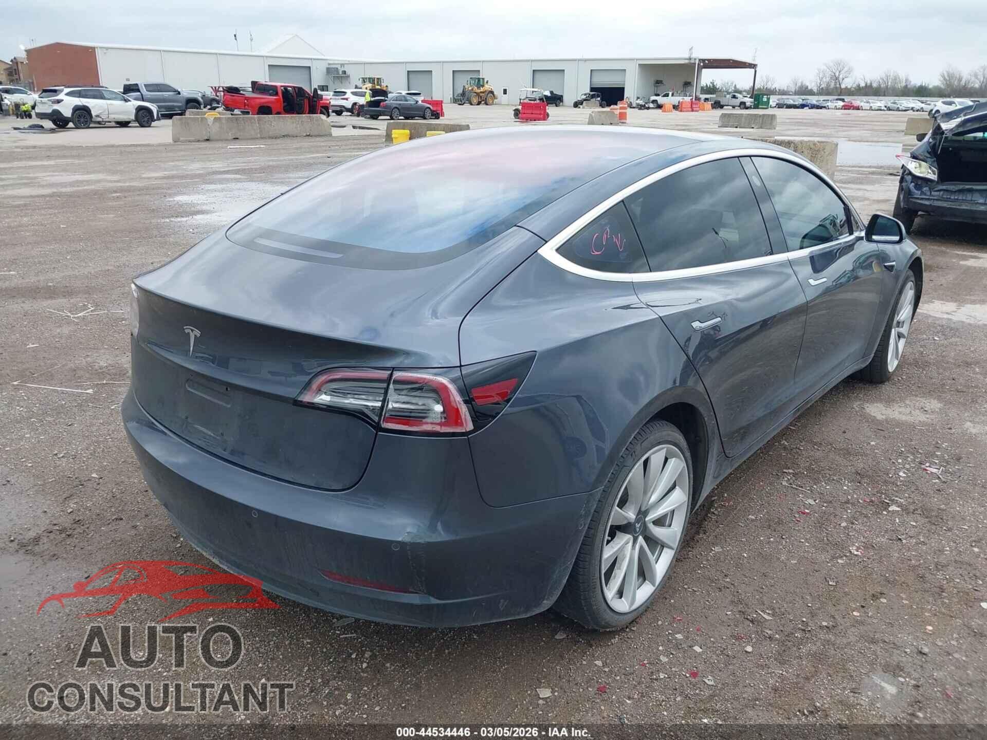 TESLA MODEL 3 2018 - 5YJ3E1EA7JF009562