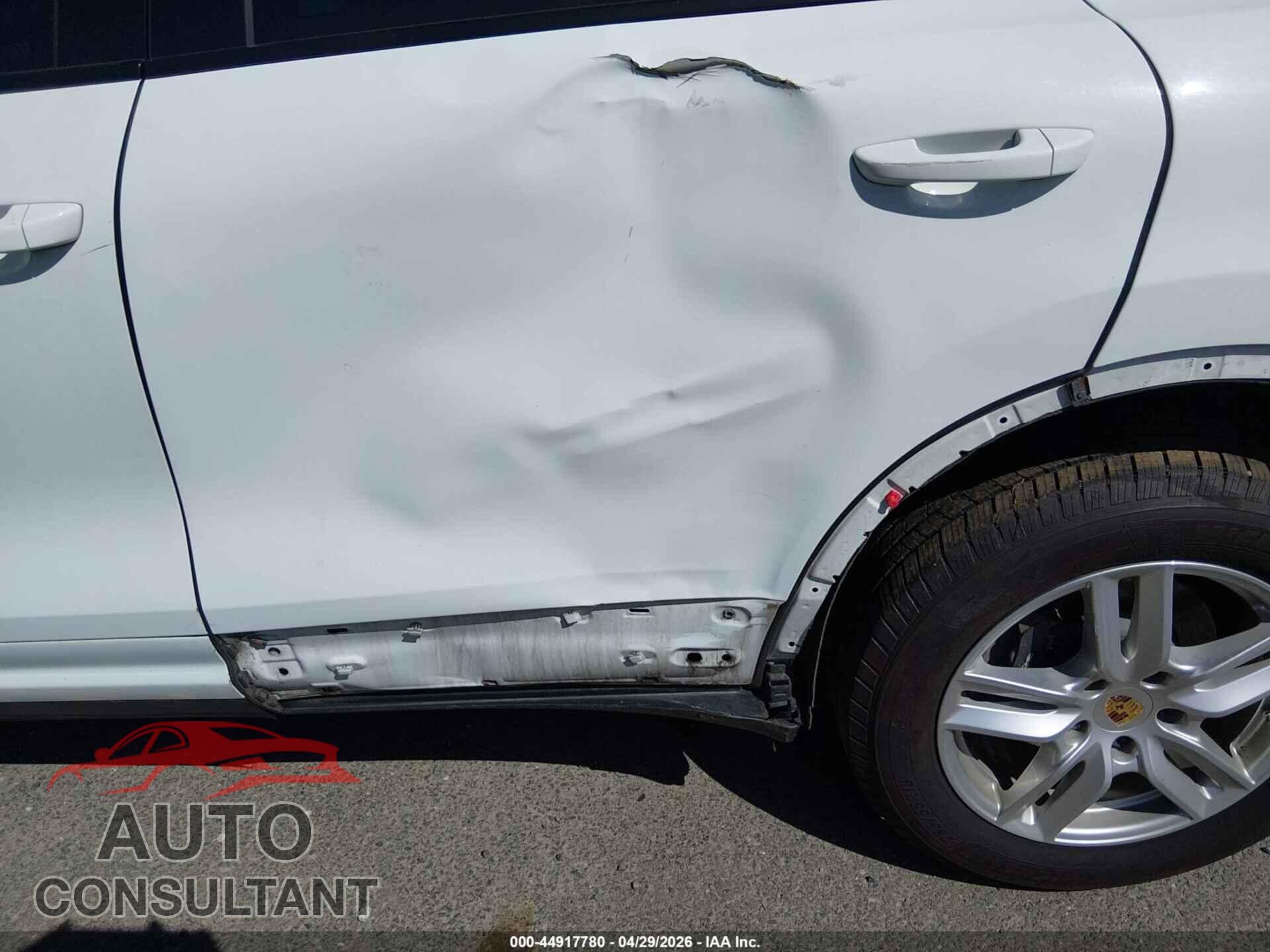 PORSCHE CAYENNE 2016 - WP1AA2A28GKA12813