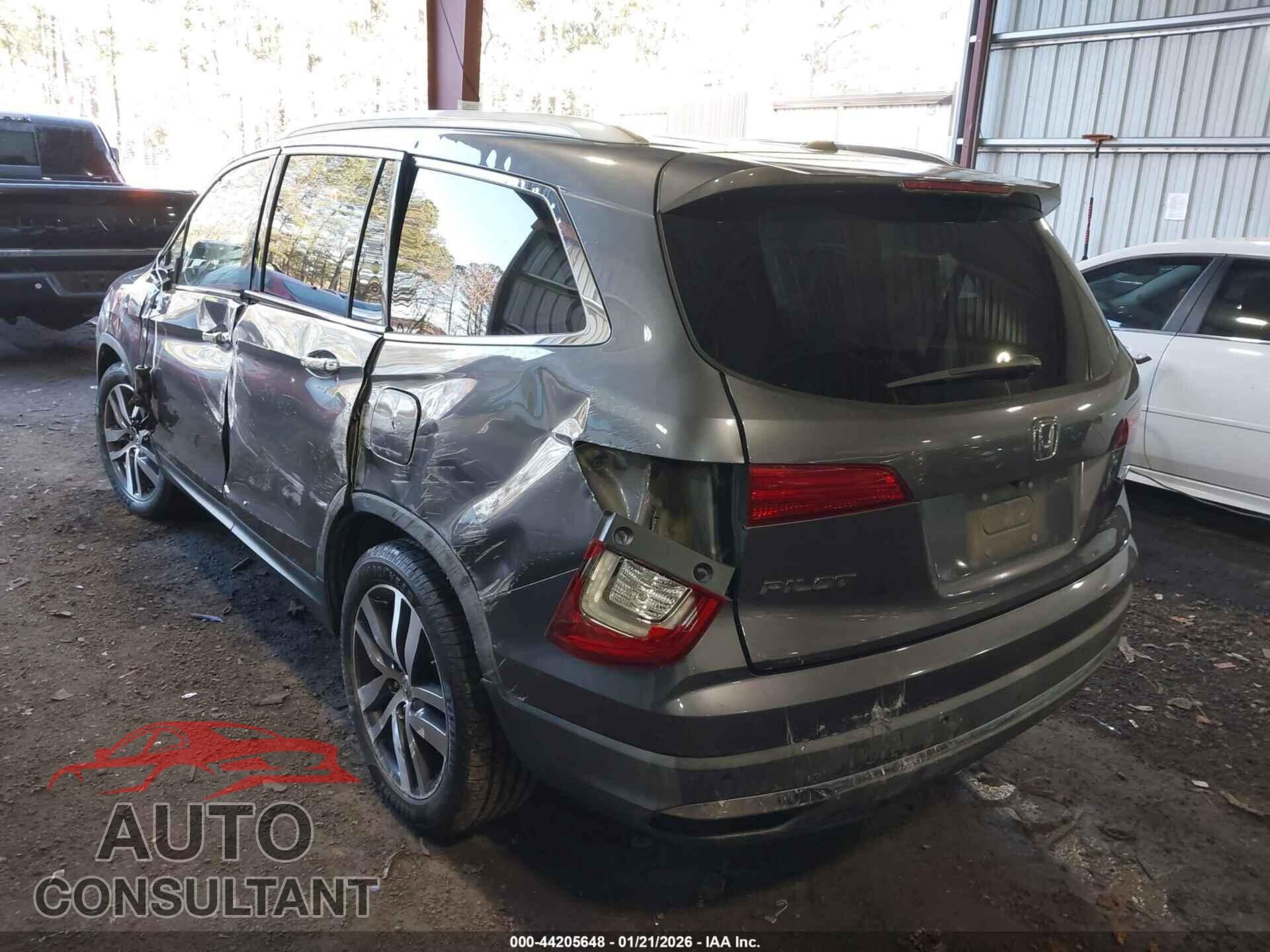 HONDA PILOT 2017 - 5FNYF5H99HB024232
