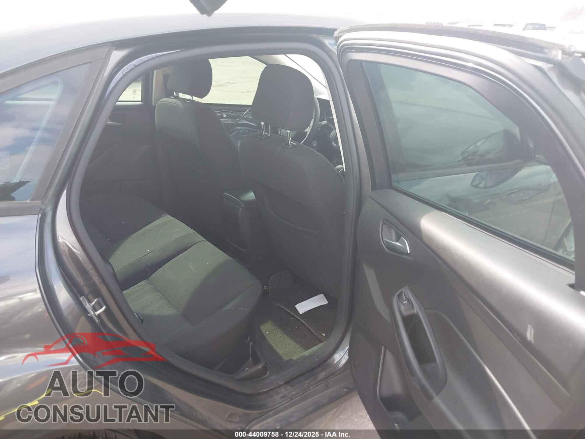 FORD FOCUS 2017 - 1FADP3F23HL324275