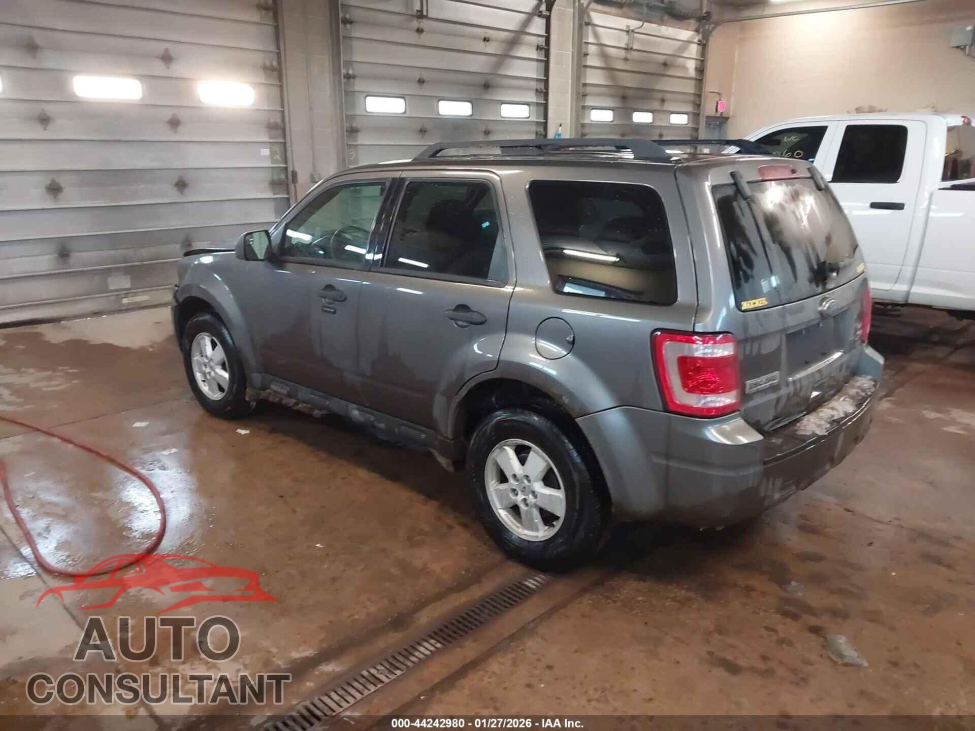 FORD ESCAPE 2010 - 1FMCU9DG3AKA70476