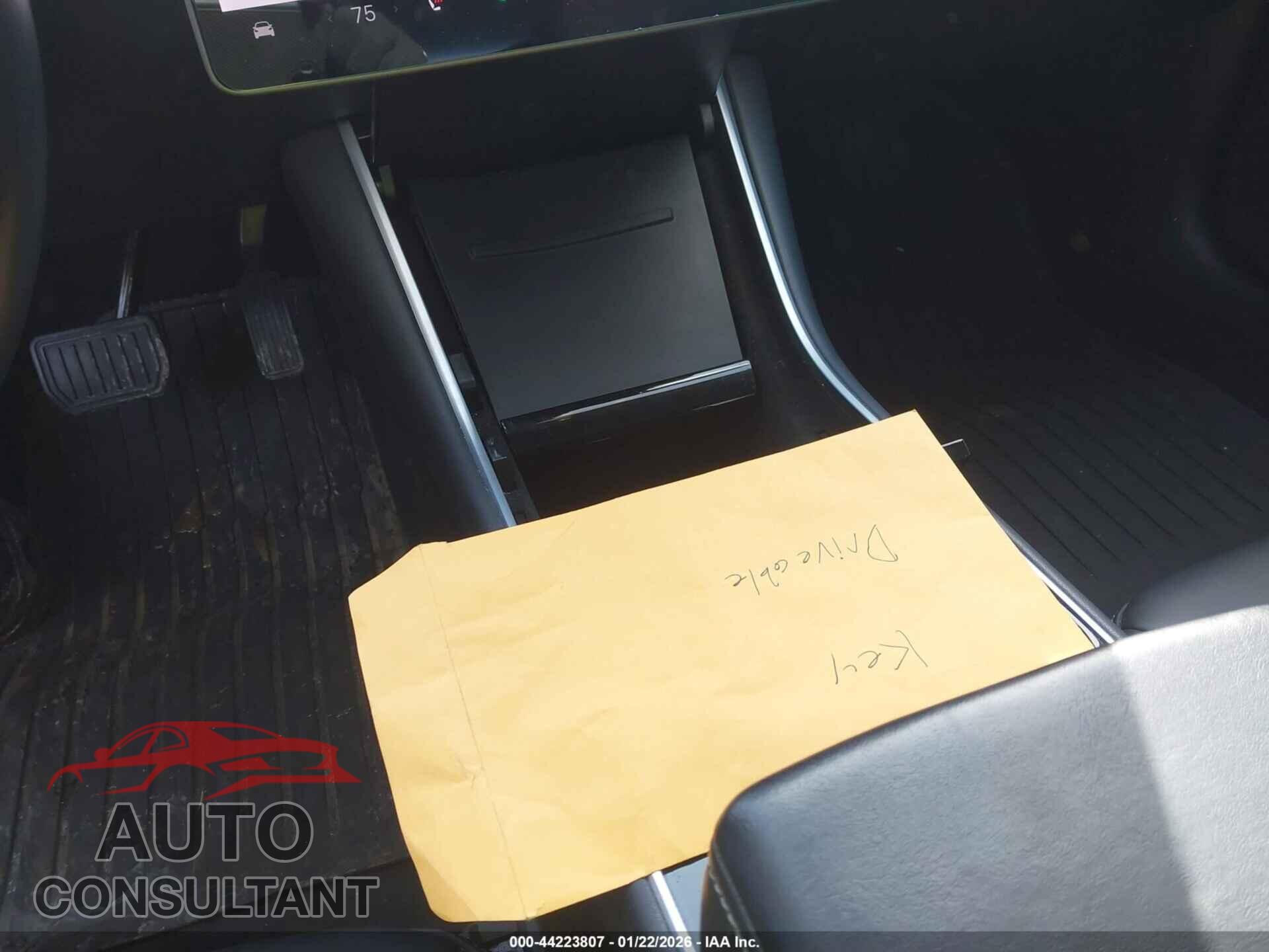 TESLA MODEL 3 2018 - 5YJ3E1EB0JF120351