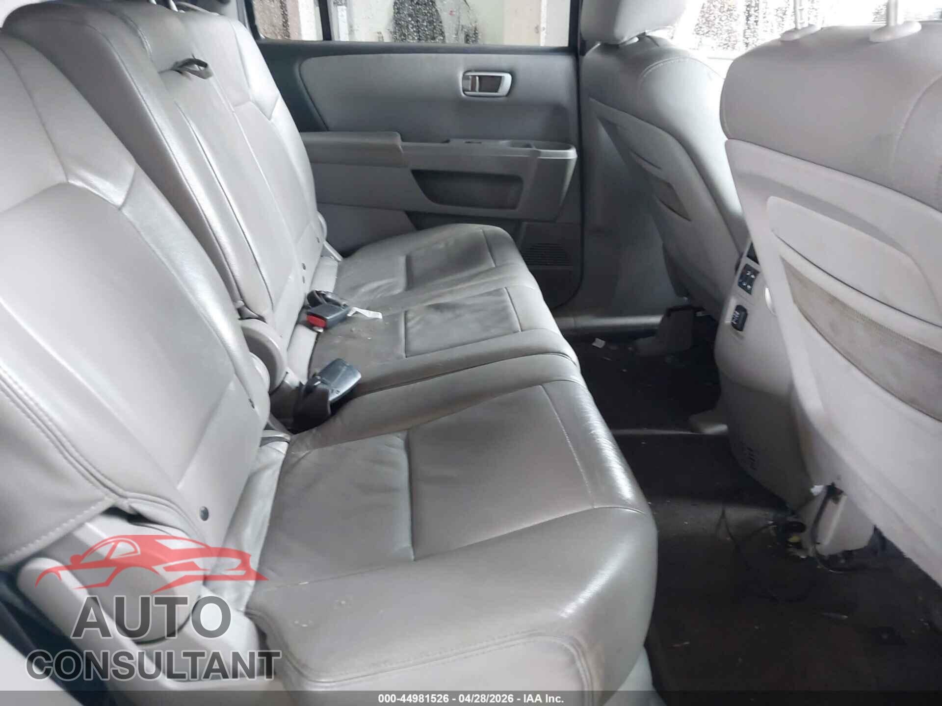HONDA PILOT 2011 - 5FNYF4H2XBB051878