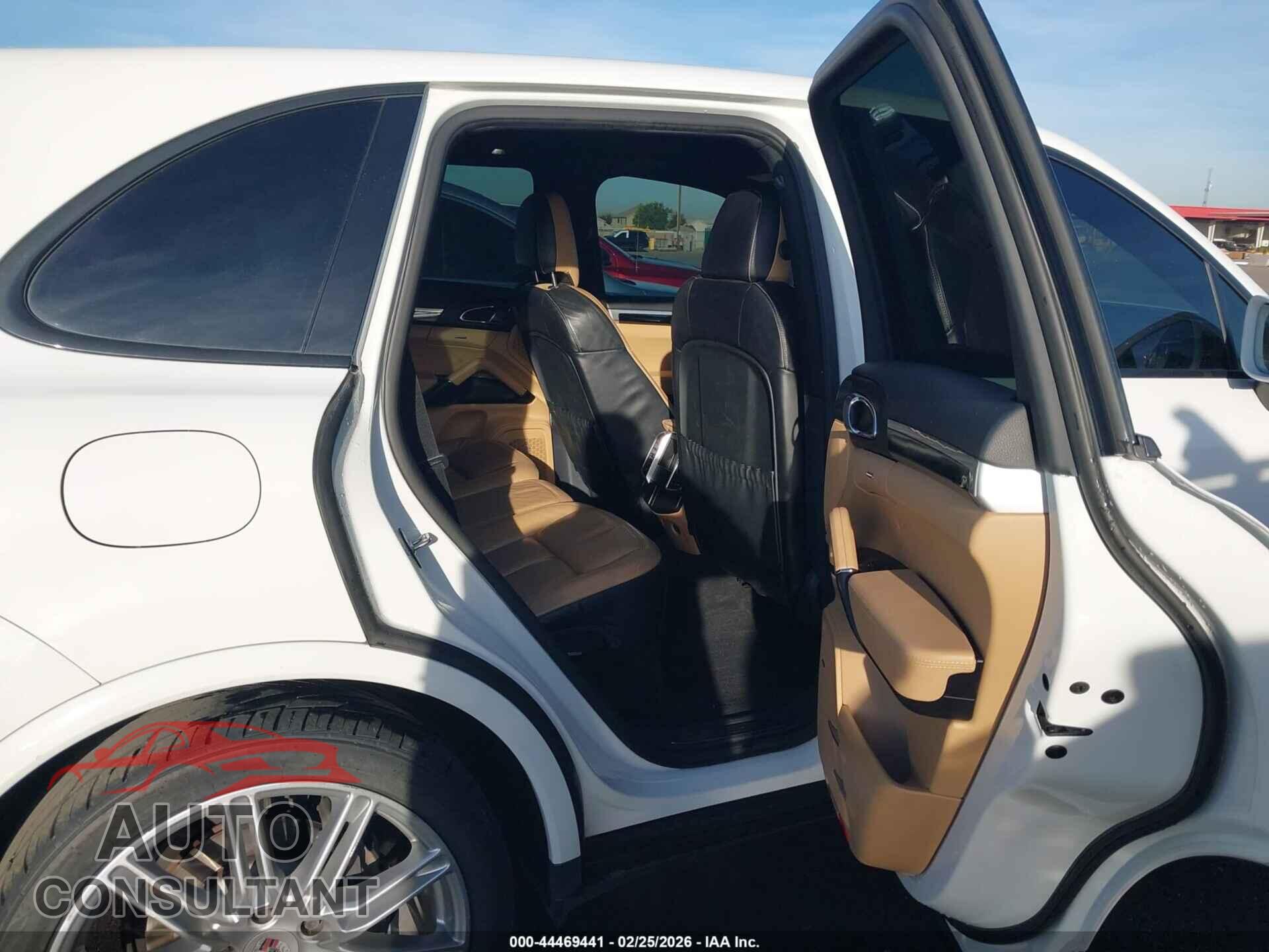 PORSCHE CAYENNE 2017 - WP1AA2A21HKA91128